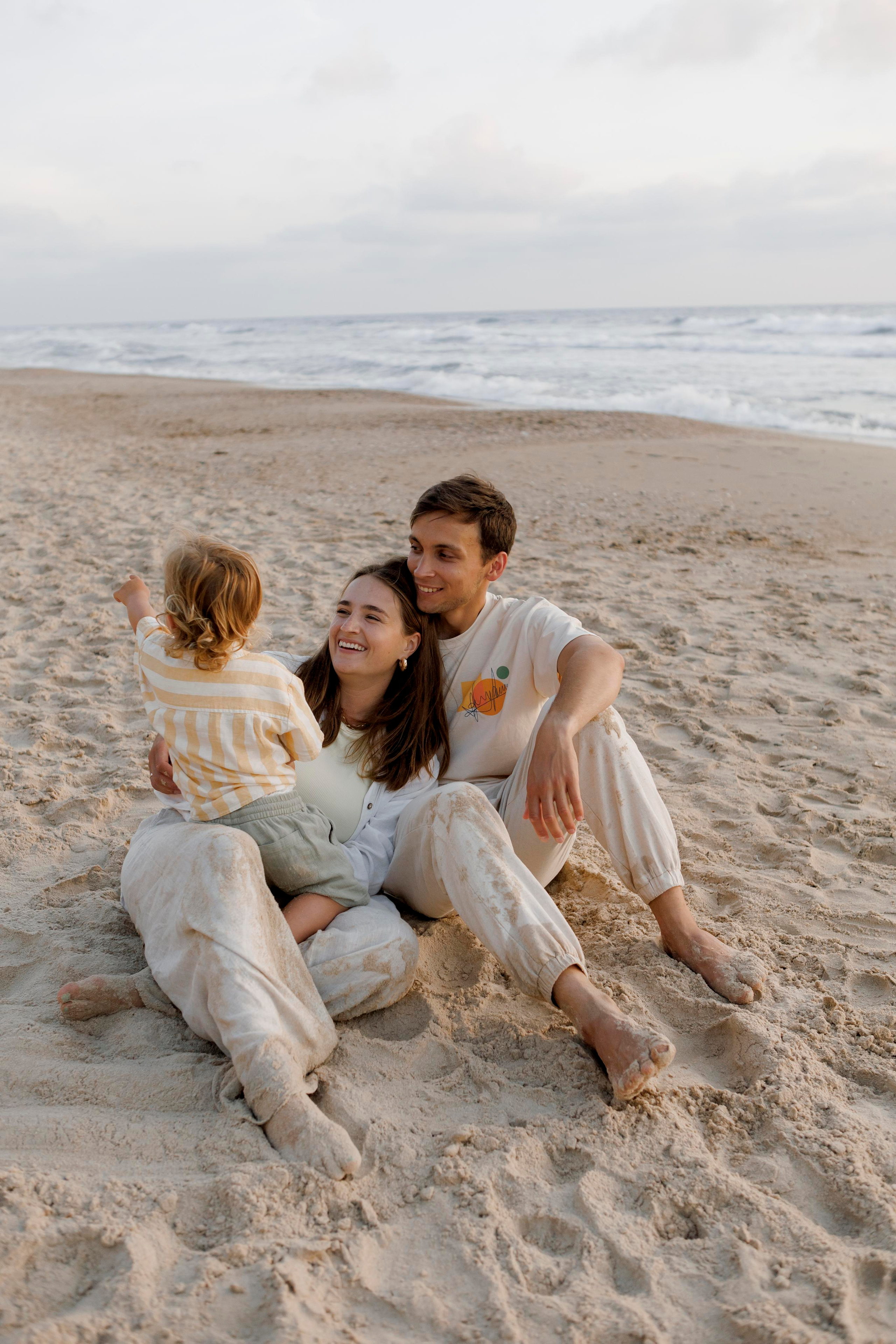 Family photoshoot near the sea (sunset). Главная