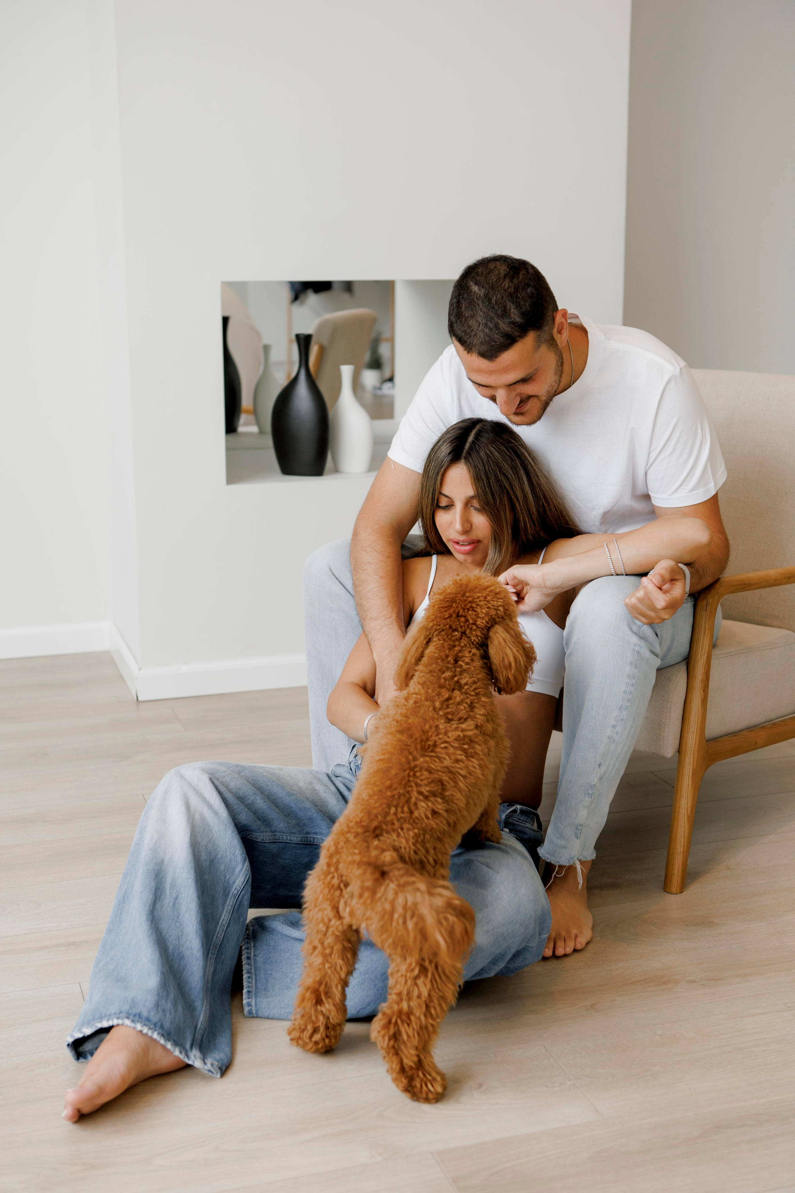 Pregnancy photoshoot inside the White studio. Главная