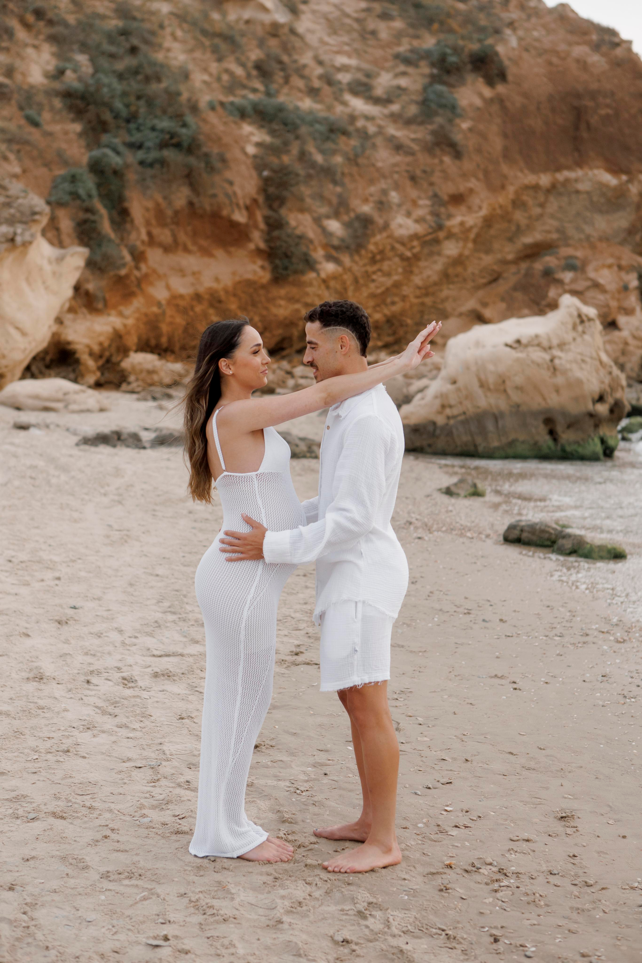 Pregnancy photoshoot near the sea. Главная
