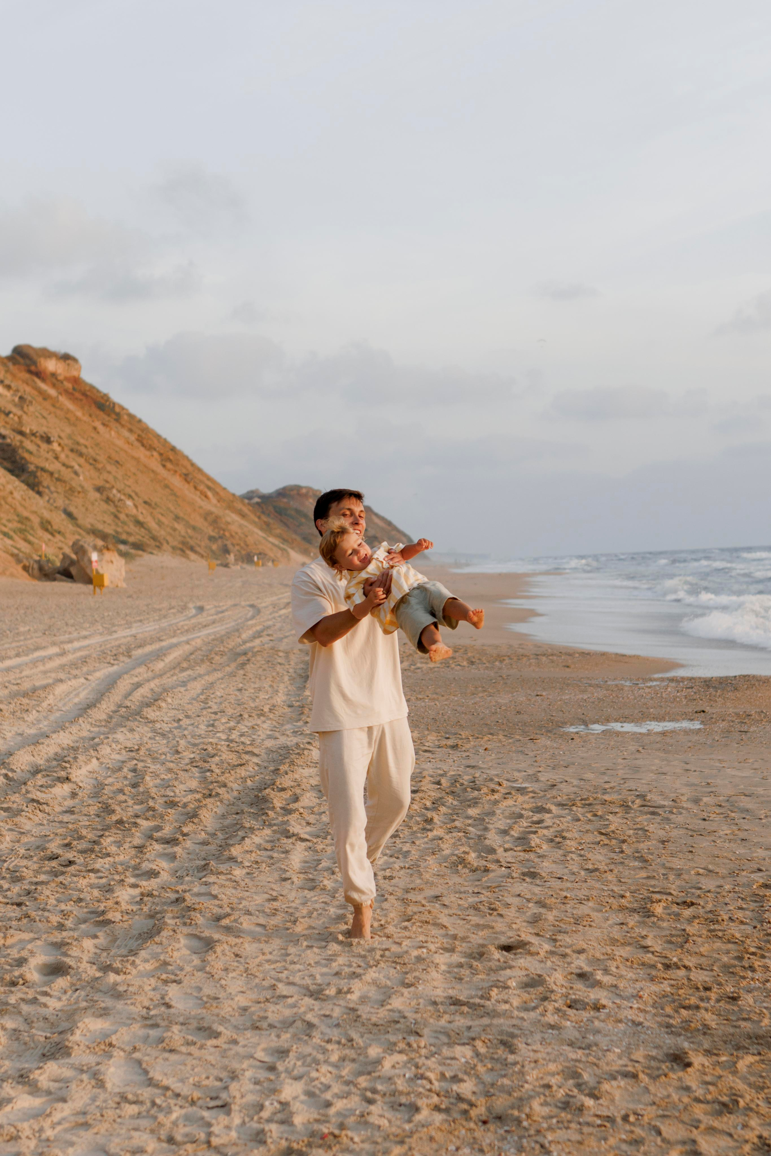 Family photoshoot near the sea (sunset). Главная