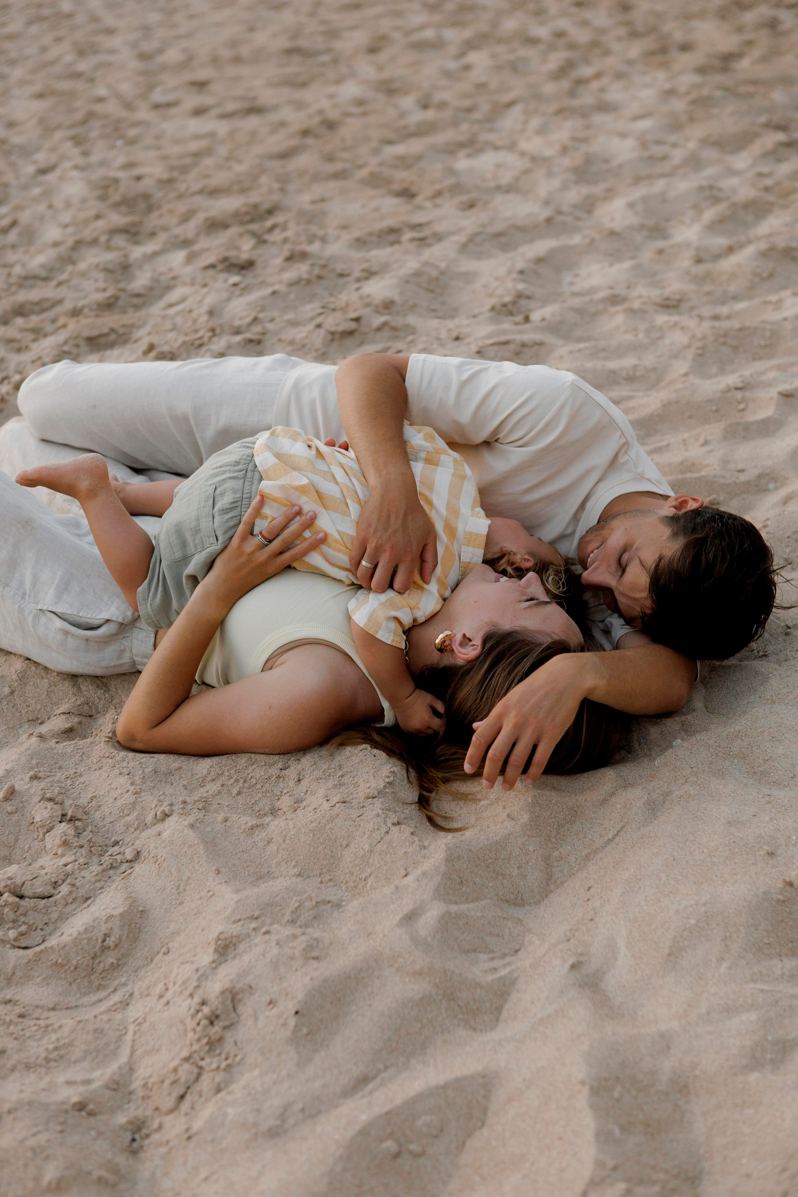 Family photoshoot near the sea (sunset). Главная
