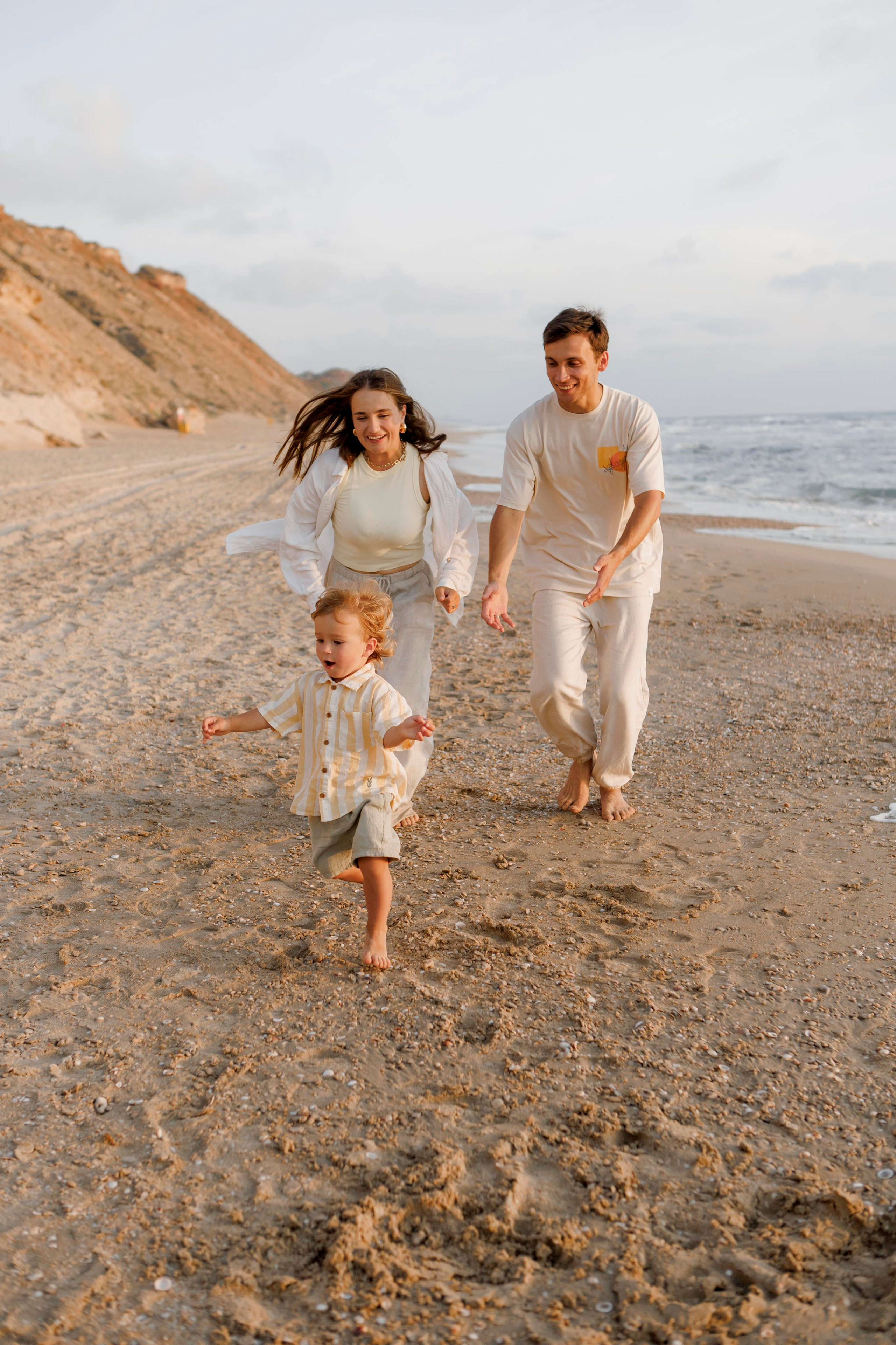 Family photoshoot near the sea (sunset). Главная