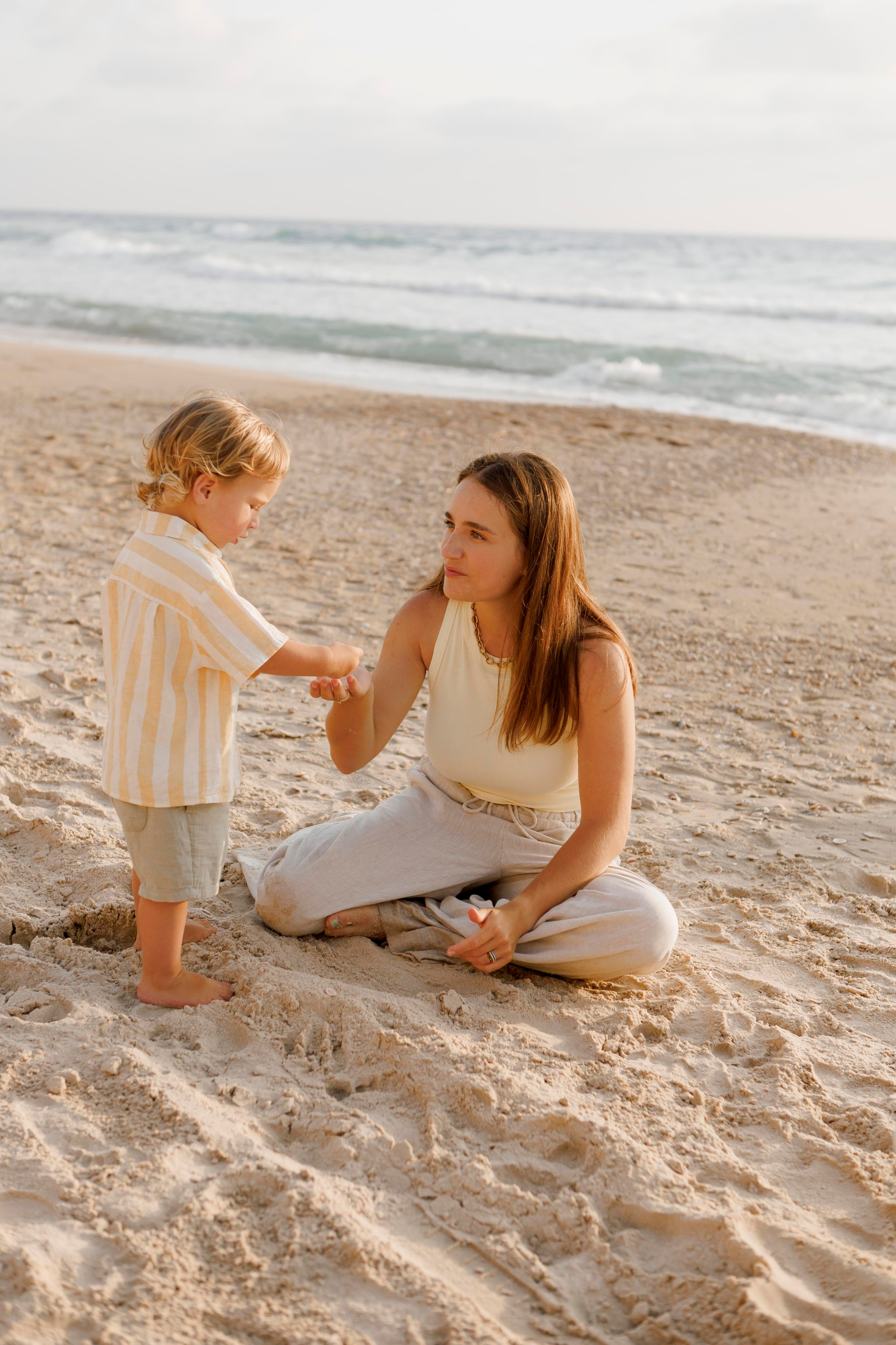 Family photoshoot near the sea (sunset). Главная