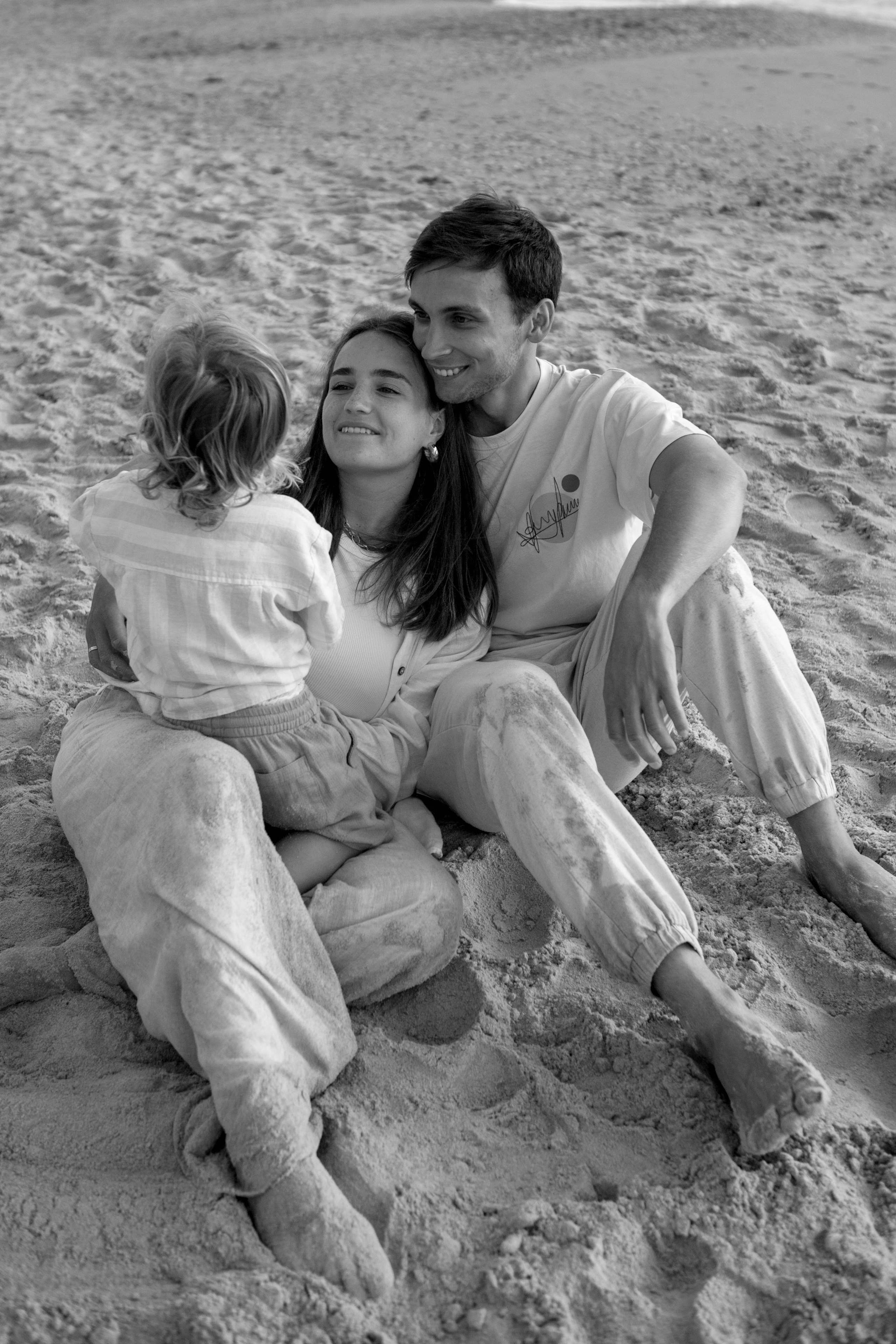 Family photoshoot near the sea (sunset). Главная