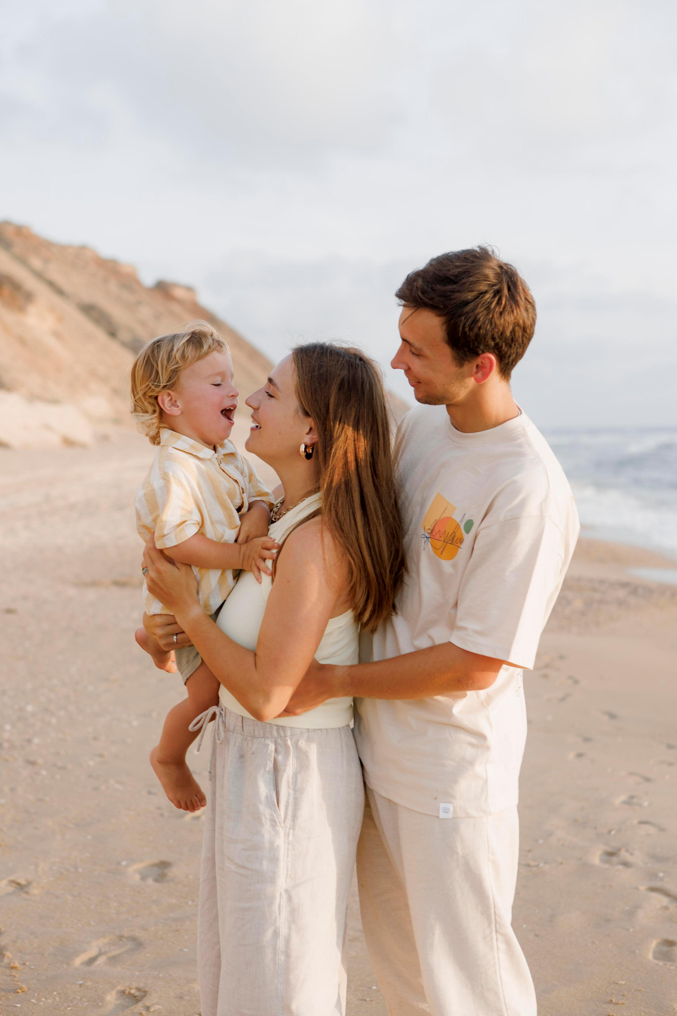 Family photoshoot near the sea (sunset). Главная