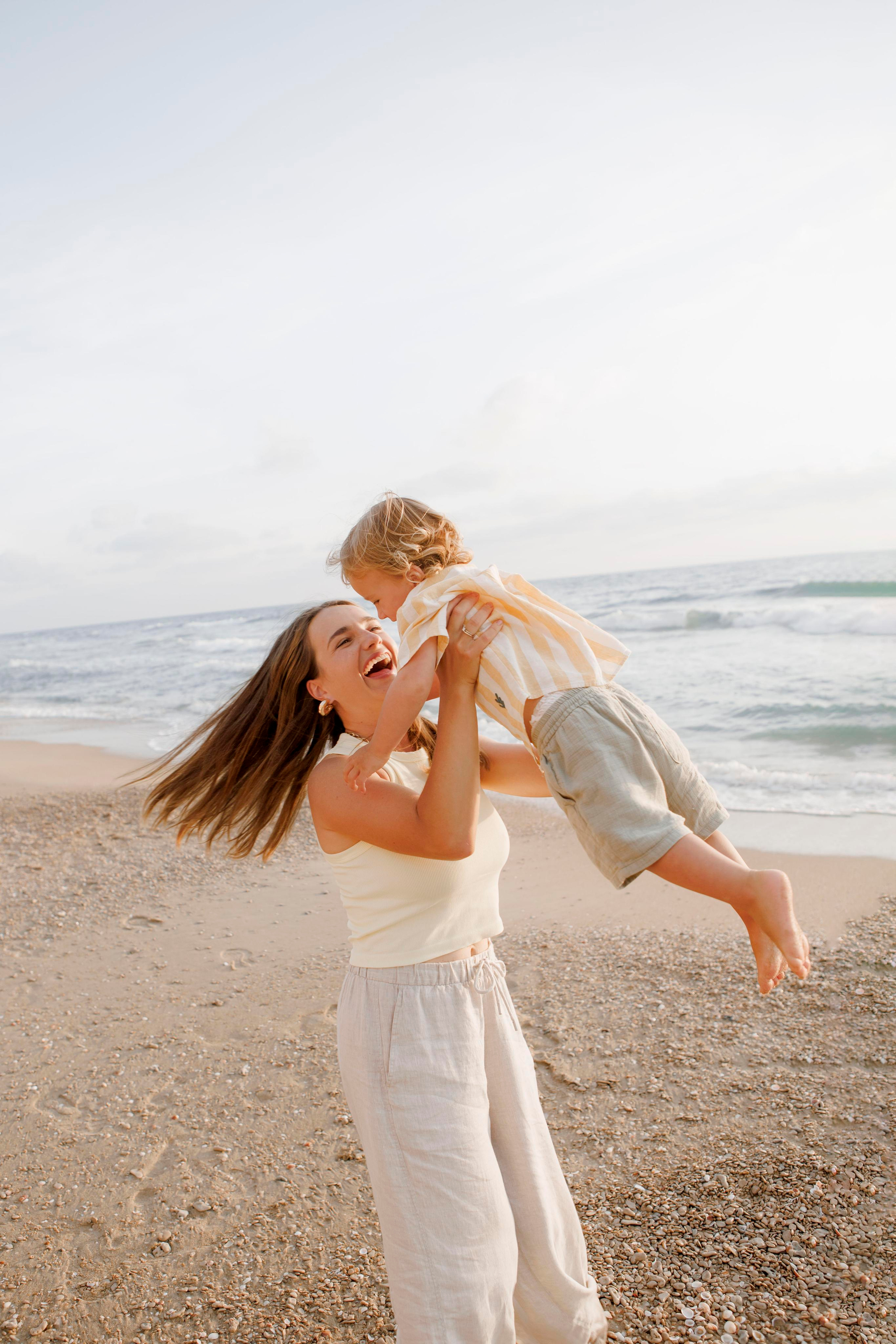 Family photoshoot near the sea (sunset). Главная