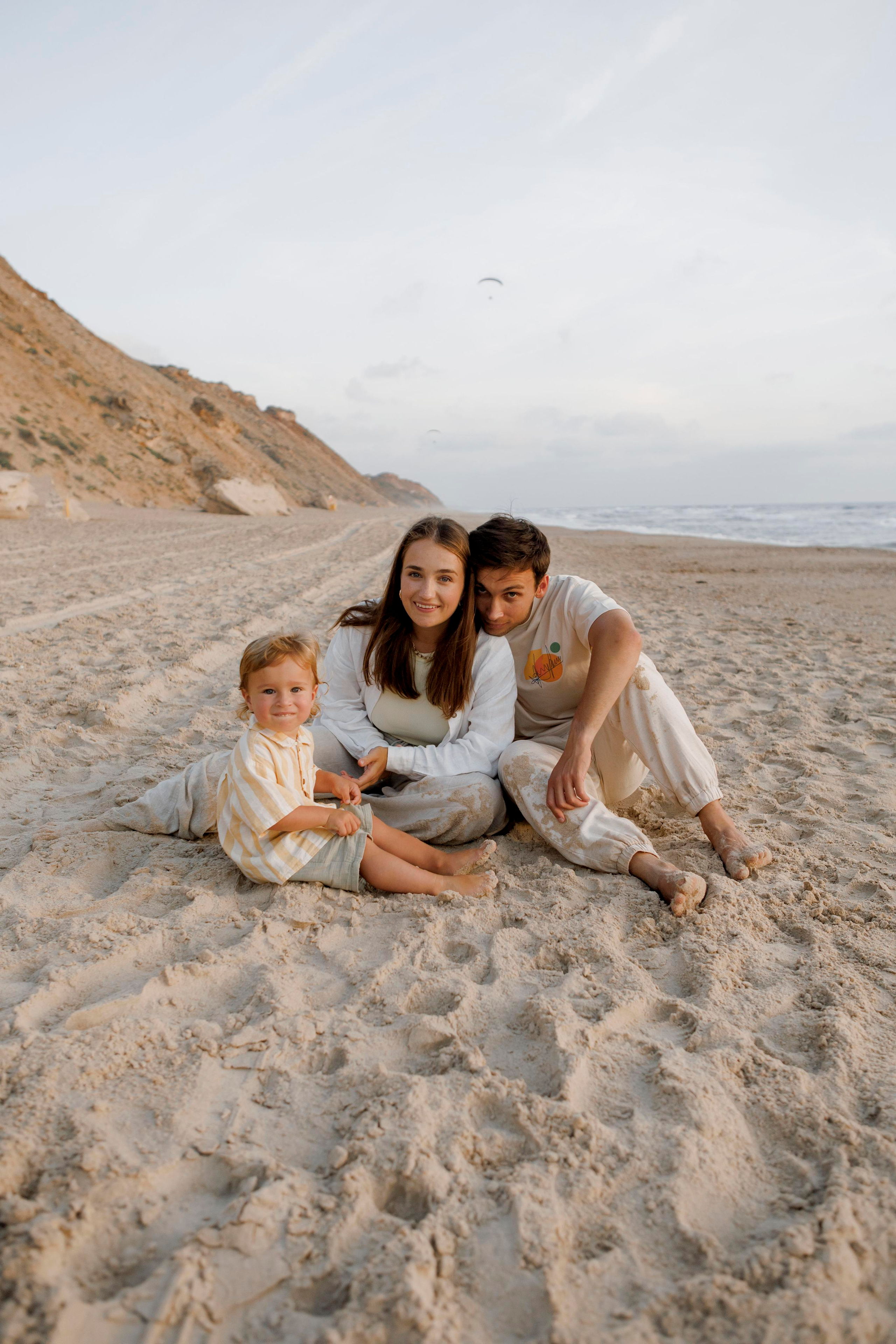 Family photoshoot near the sea (sunset). Главная