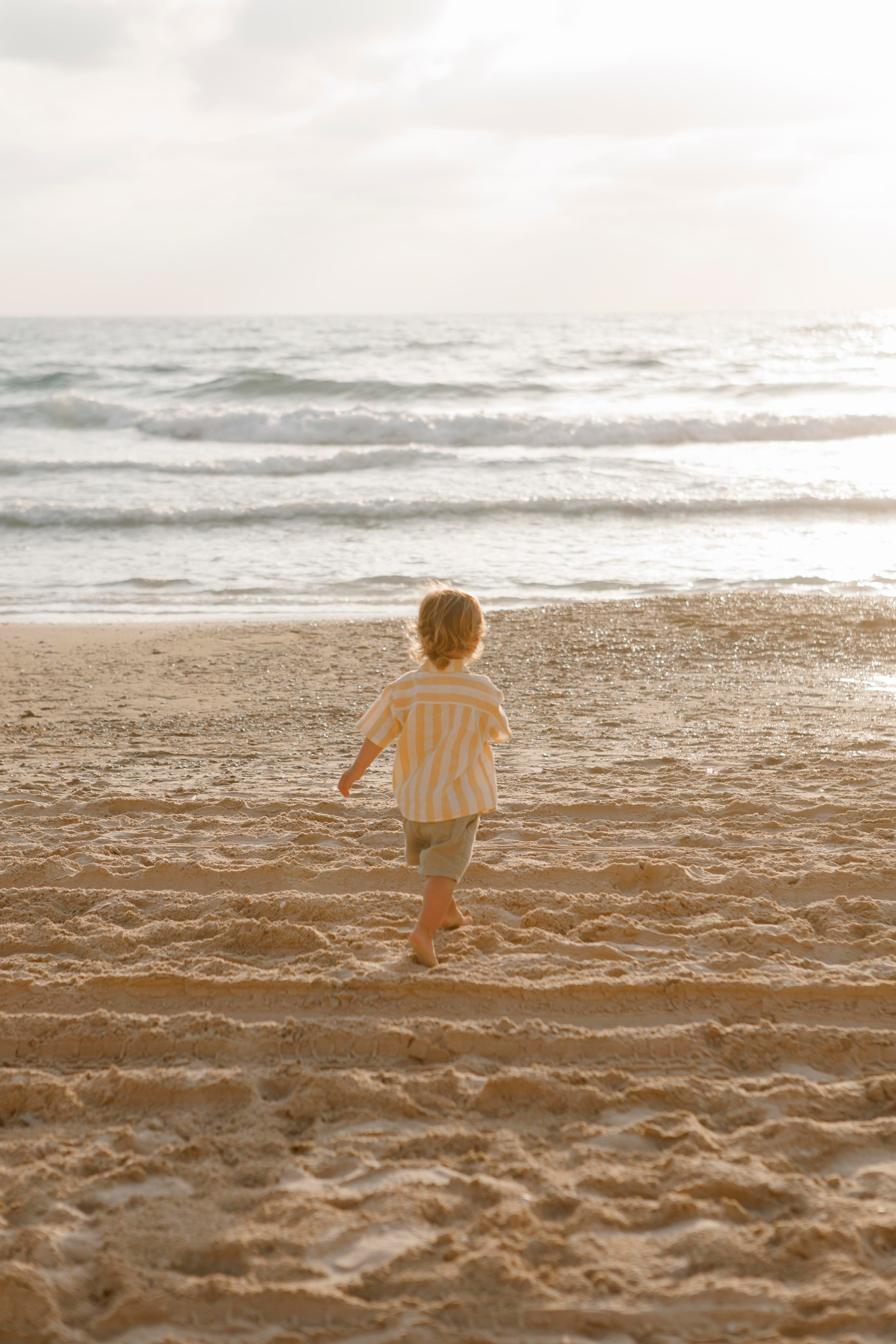 Family photoshoot near the sea (sunset). Главная