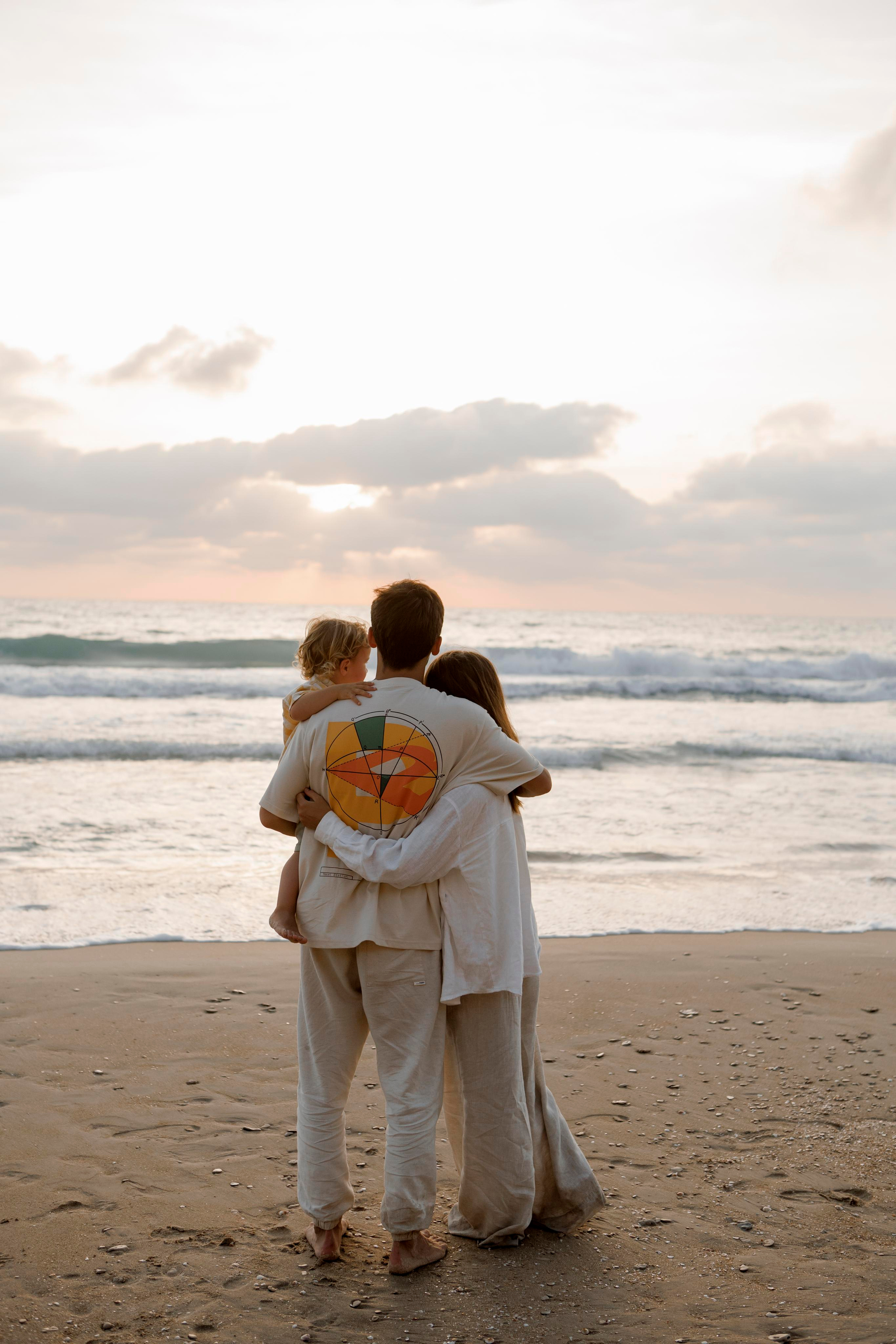 Family photoshoot near the sea (sunset). Главная
