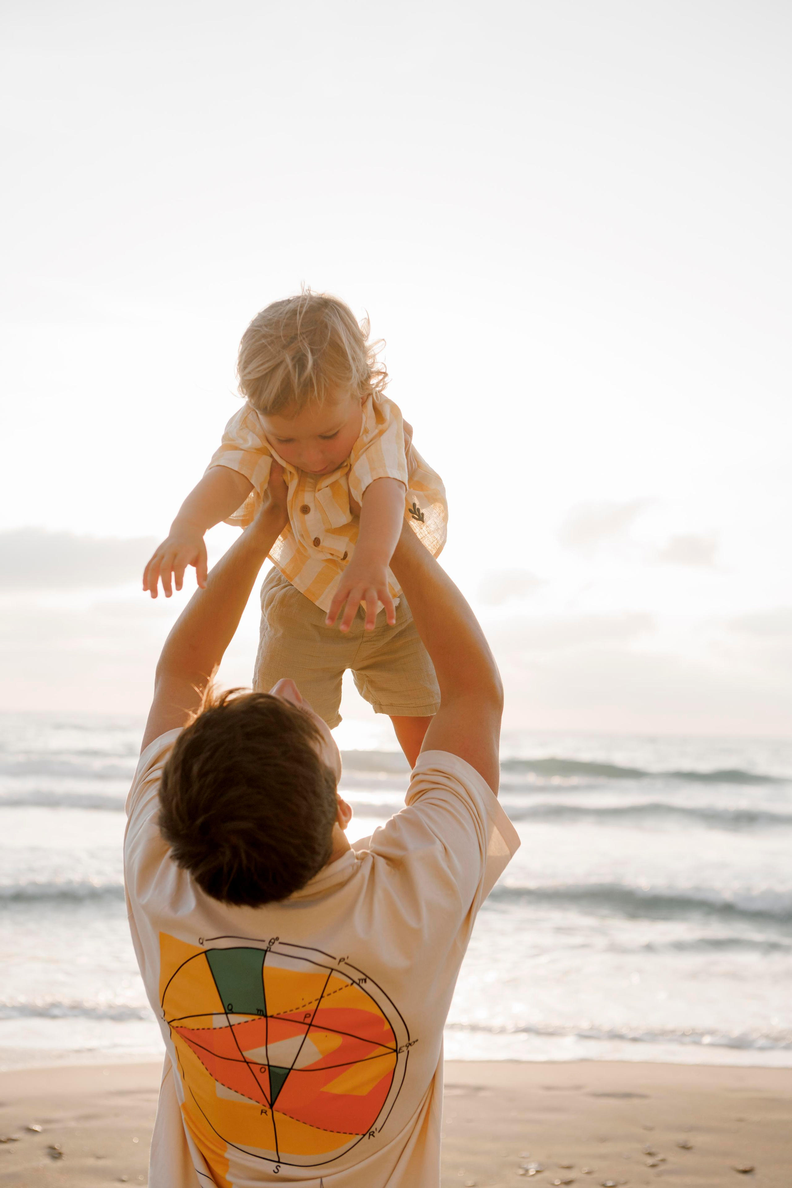 Family photoshoot near the sea (sunset). Главная