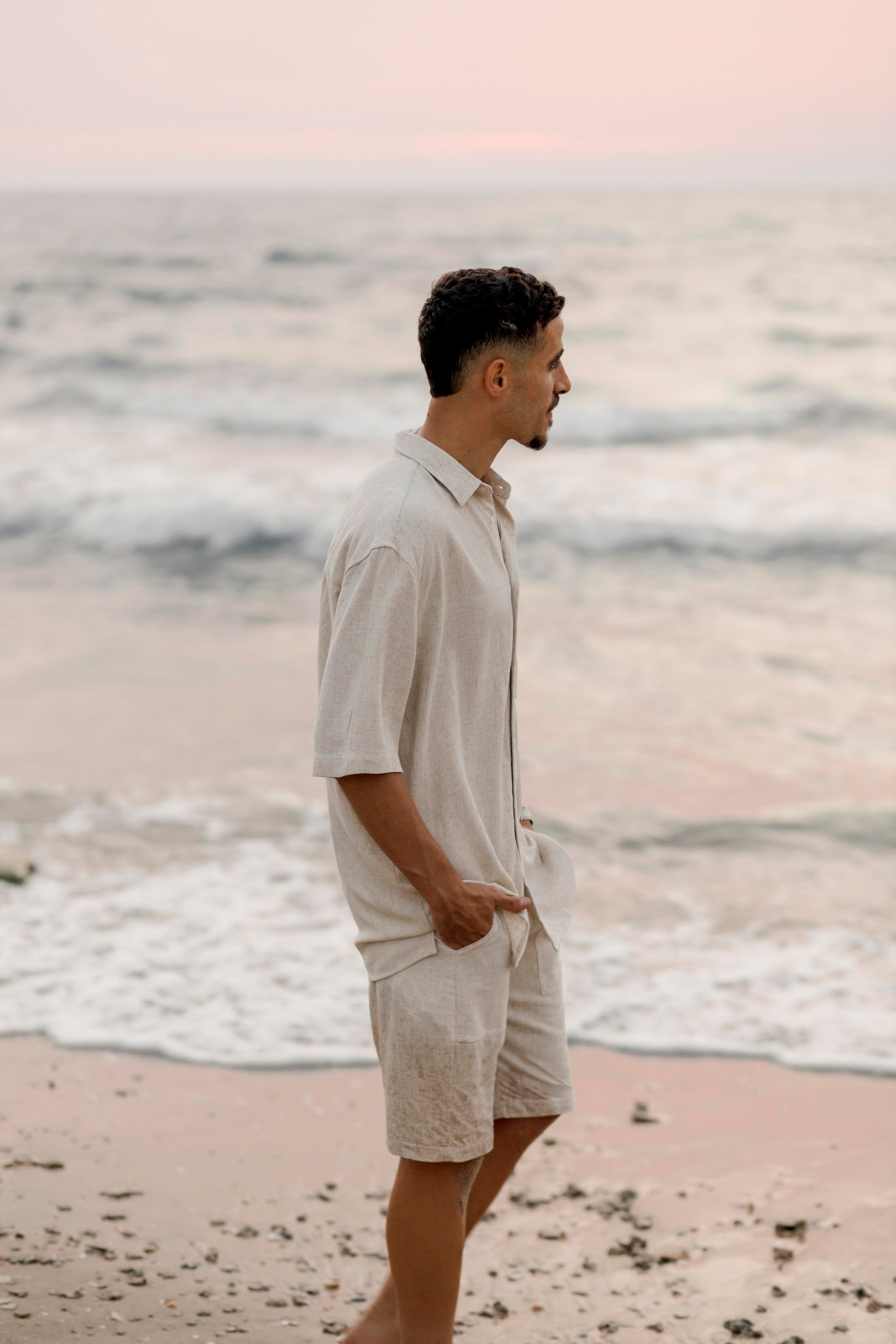 Pregnancy photoshoot near the sea. Главная