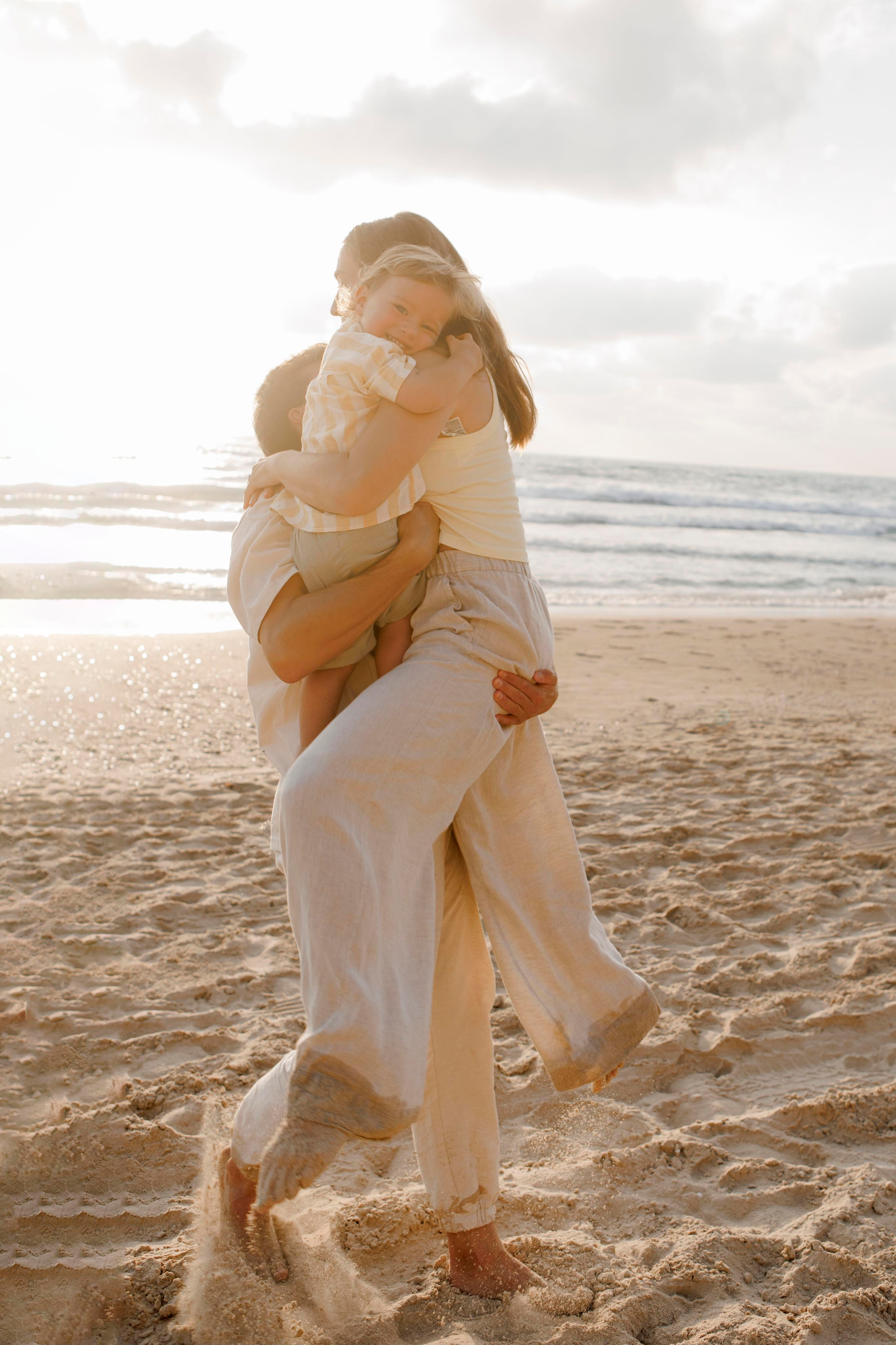 Family photoshoot near the sea (sunset). Главная