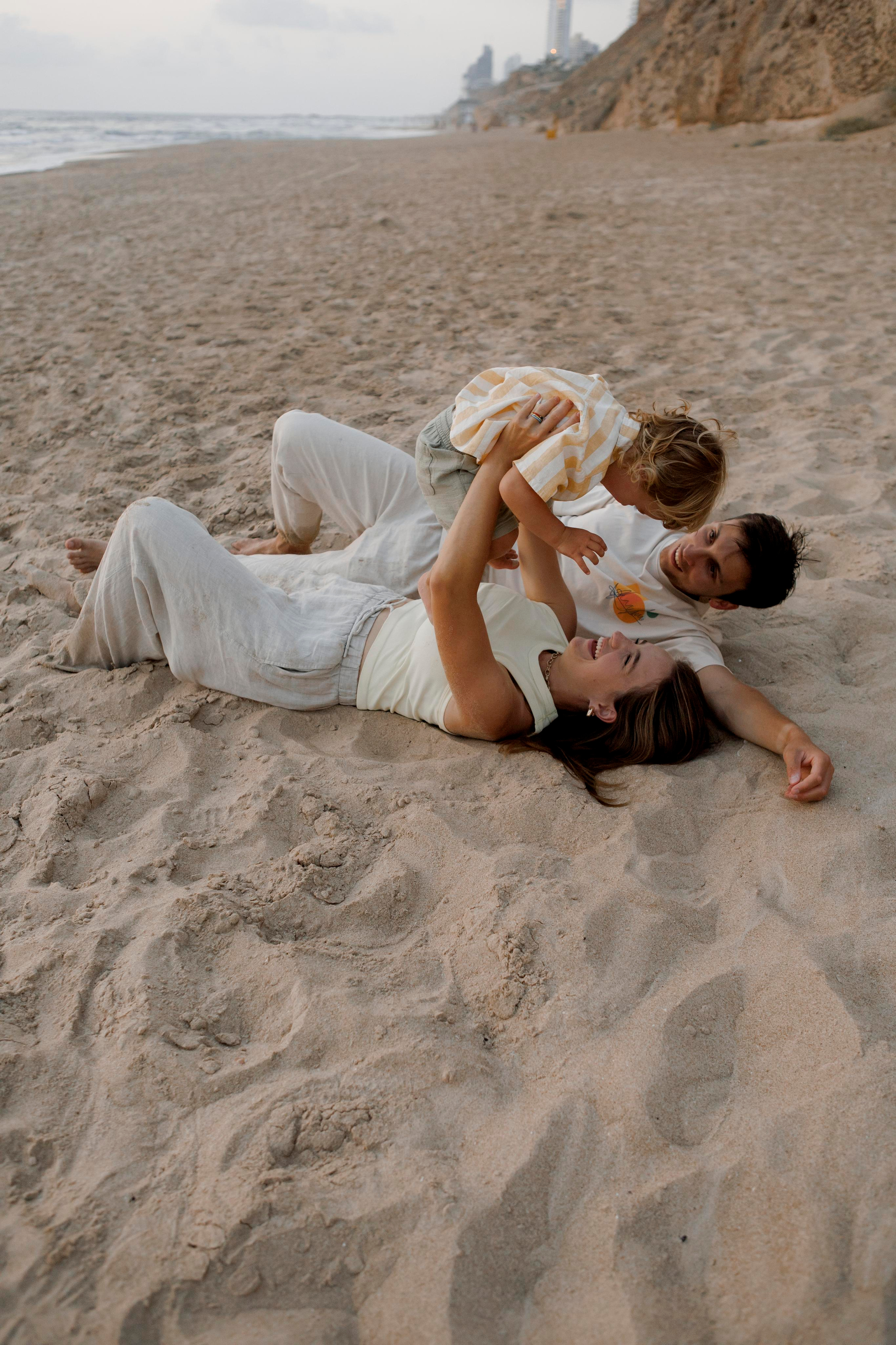 Family photoshoot near the sea (sunset). Главная