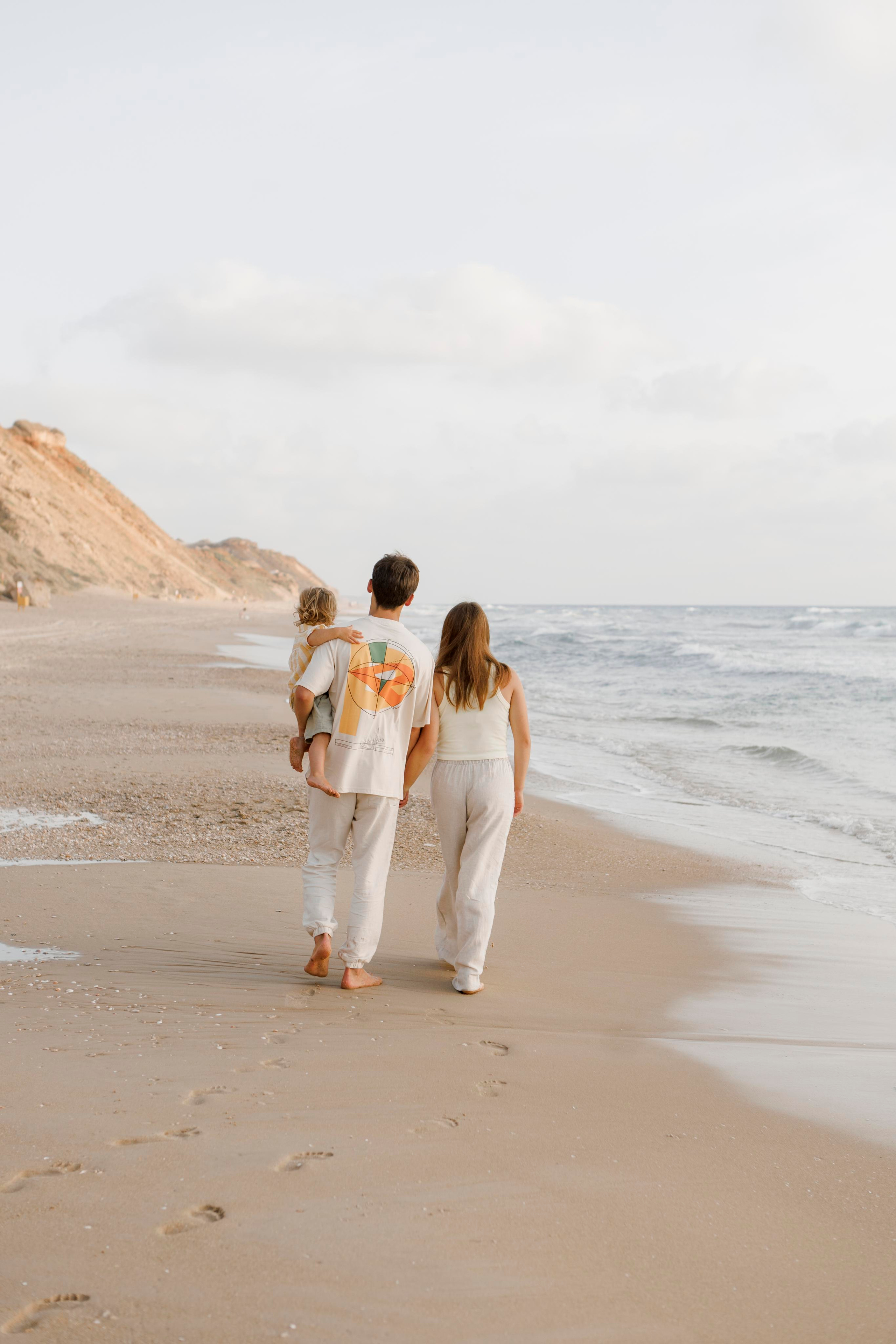 Family photoshoot near the sea (sunset). Главная