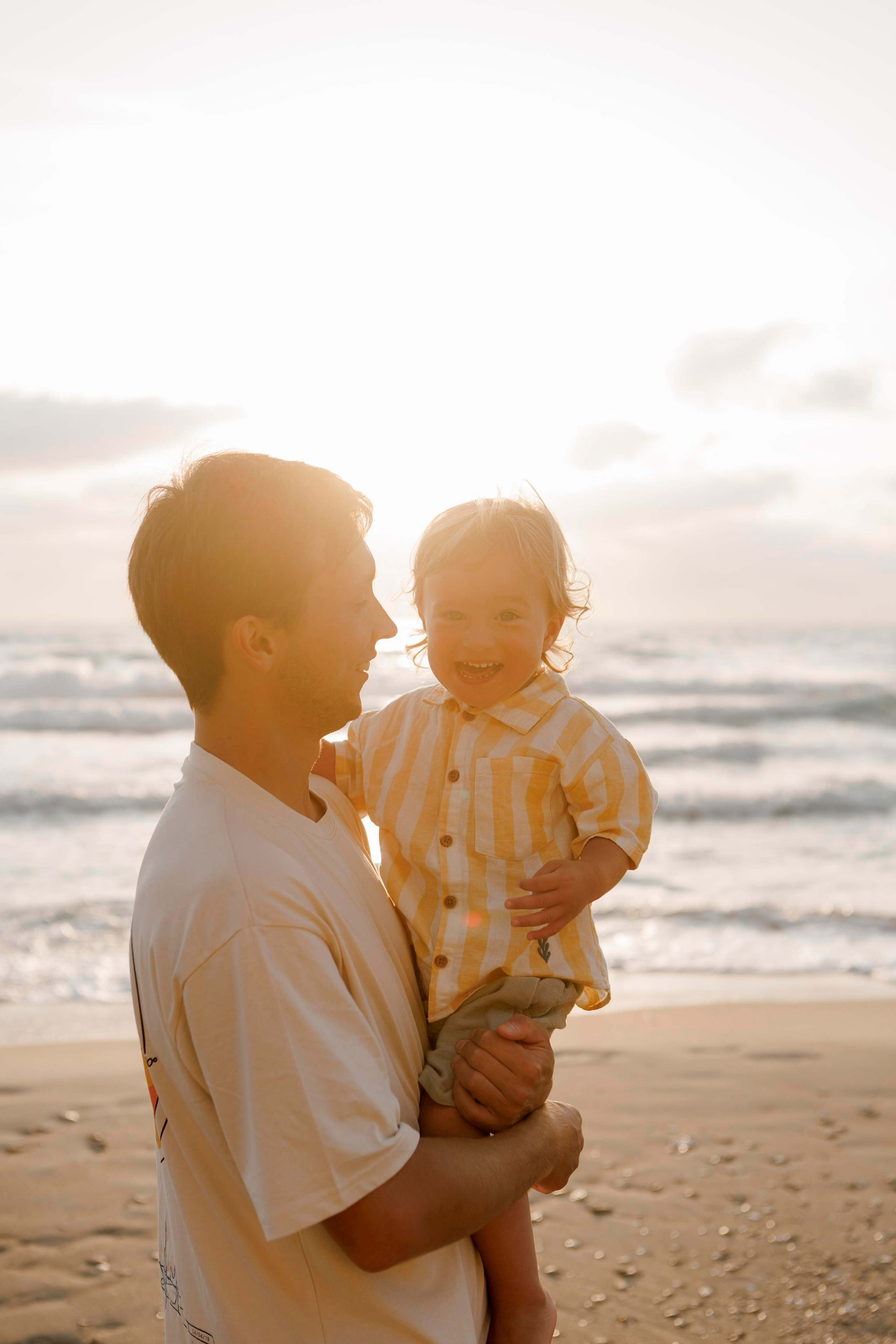 Family photoshoot near the sea (sunset). Главная