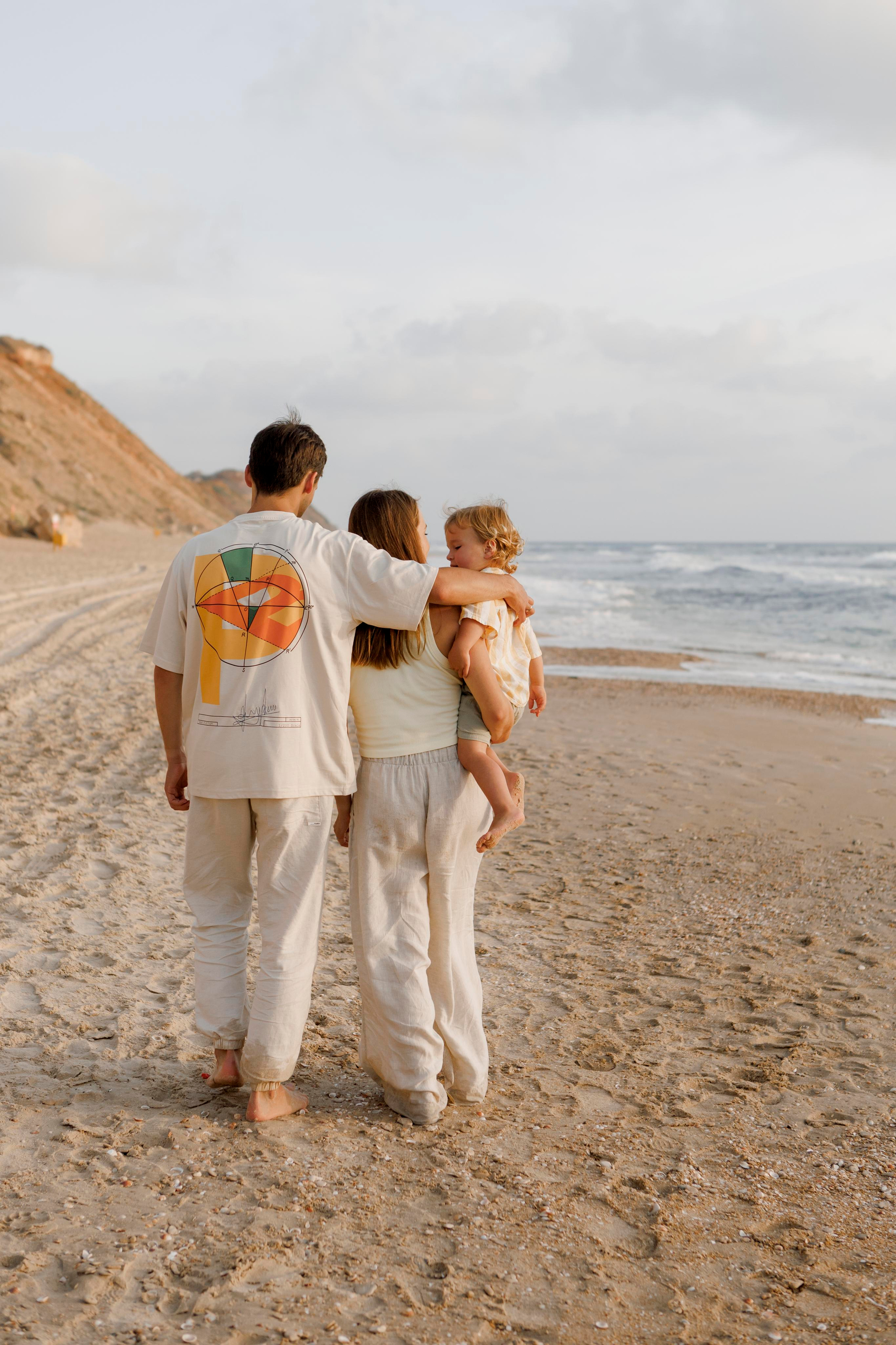 Family photoshoot near the sea (sunset). Главная