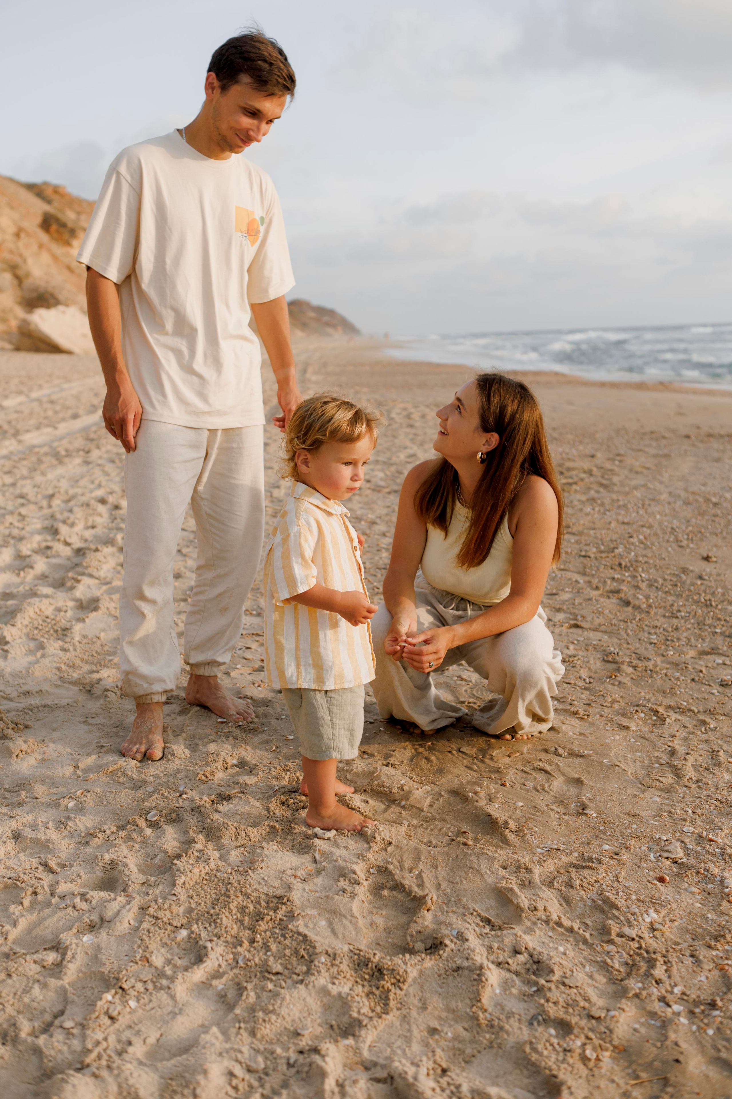 Family photoshoot near the sea (sunset). Главная
