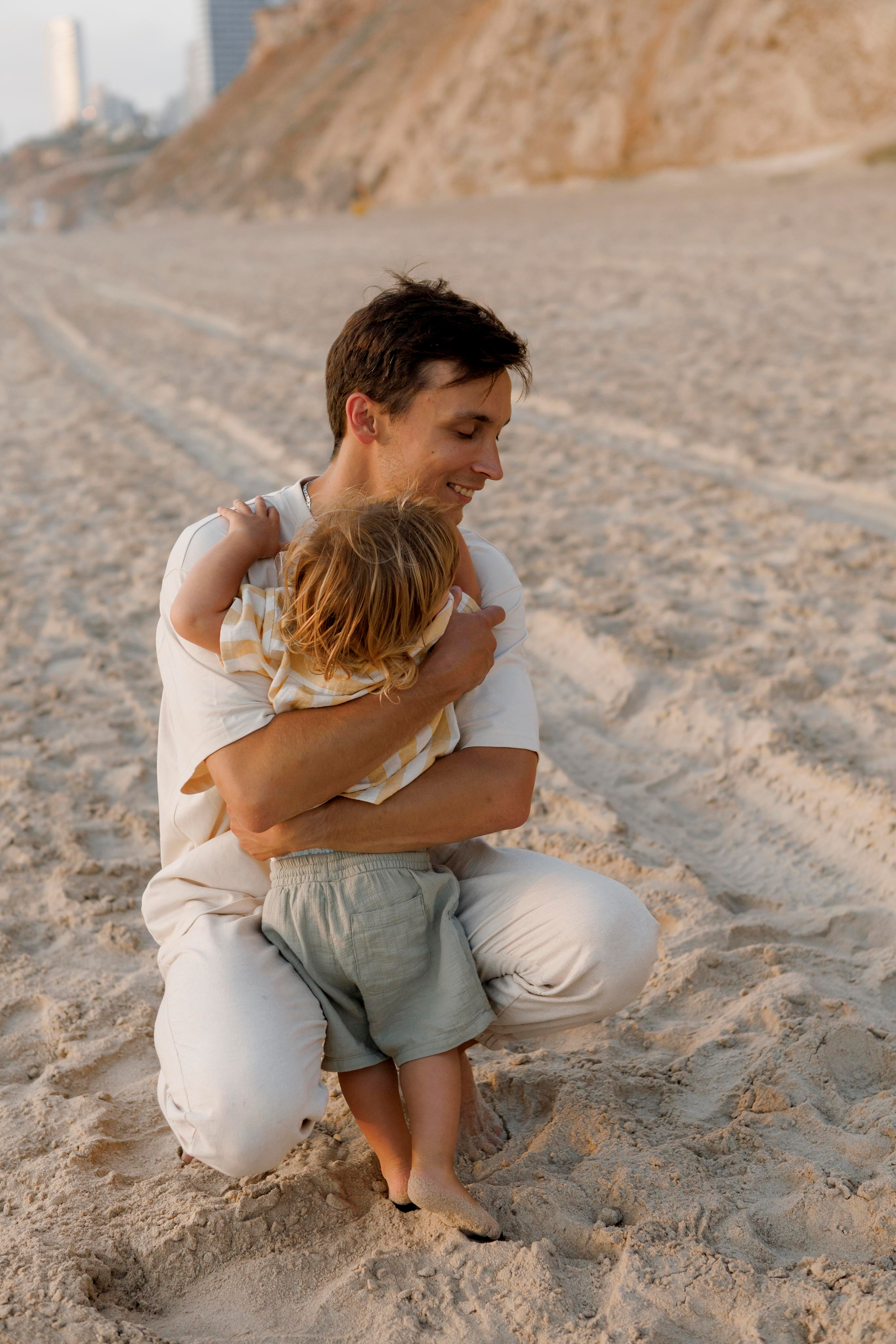 Family photoshoot near the sea (sunset). Главная
