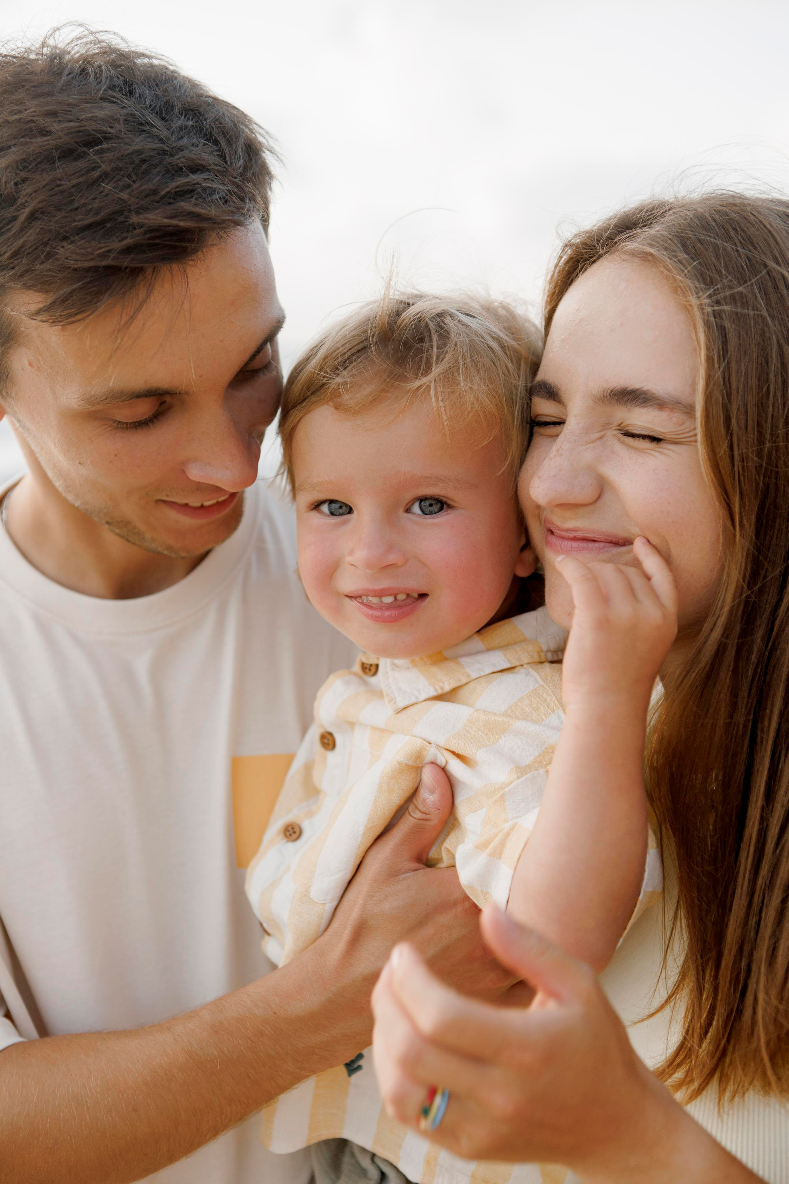 Family photoshoot near the sea (sunset). Главная