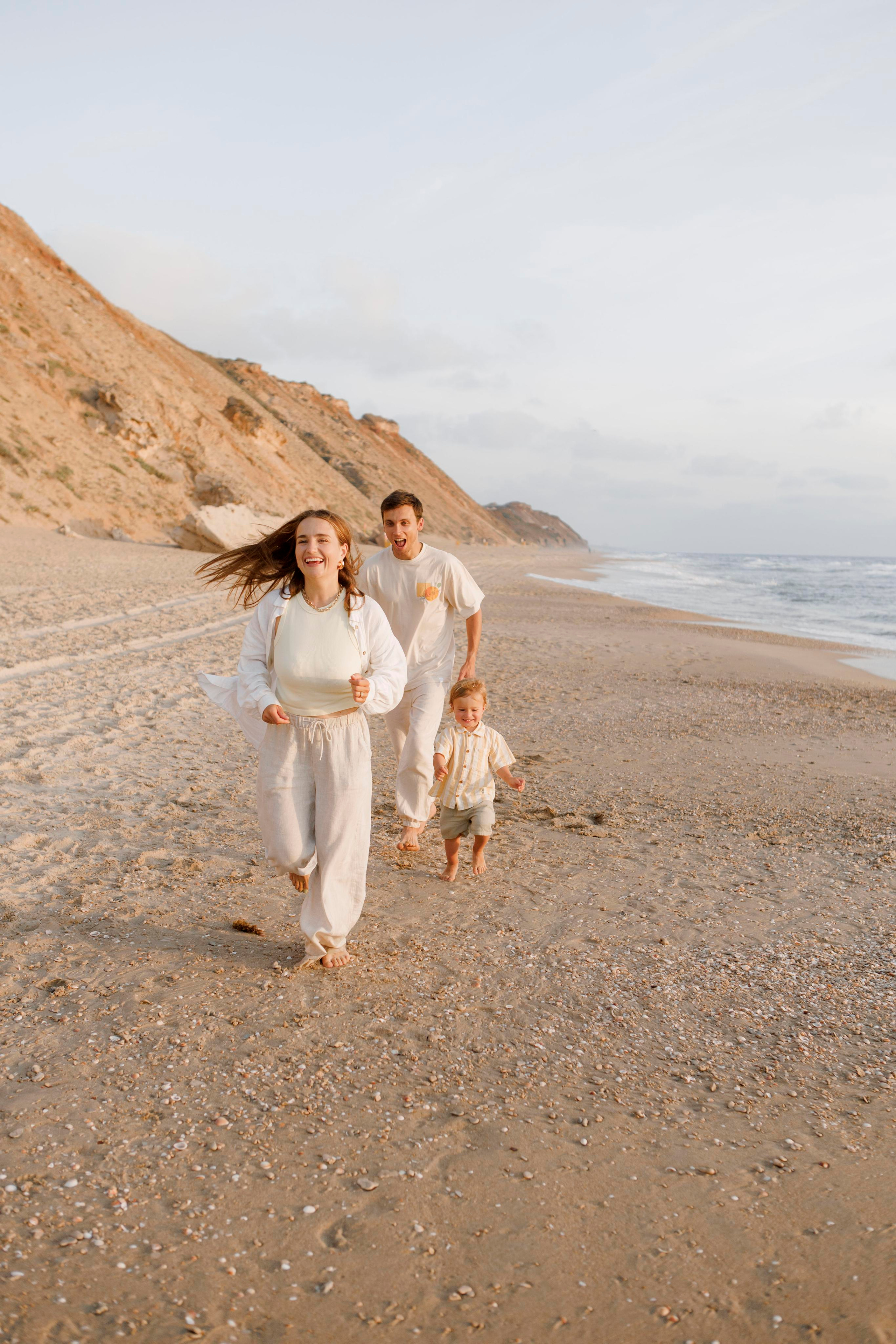 Family photoshoot near the sea (sunset). Главная