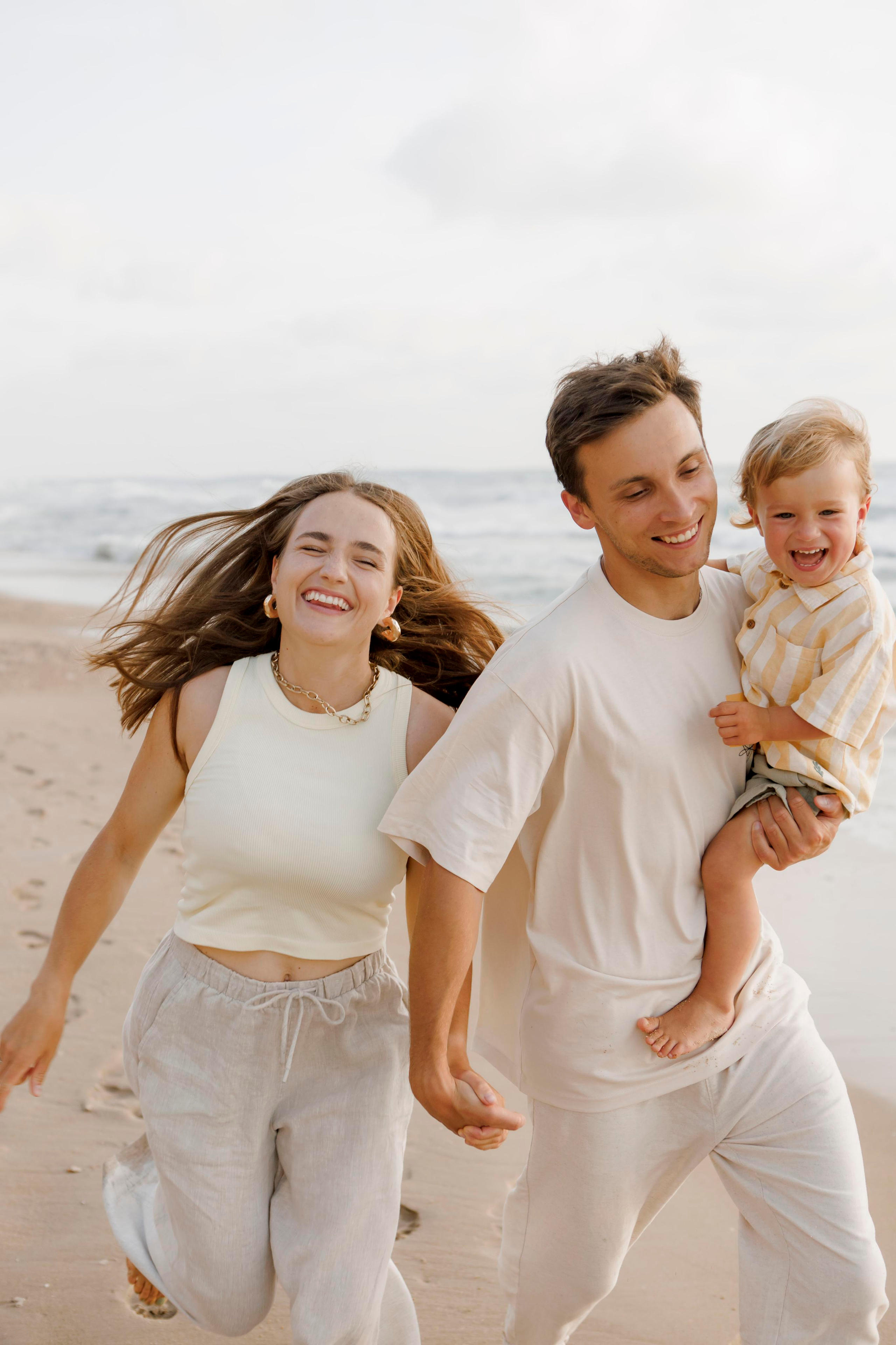 Family photoshoot near the sea (sunset). Главная