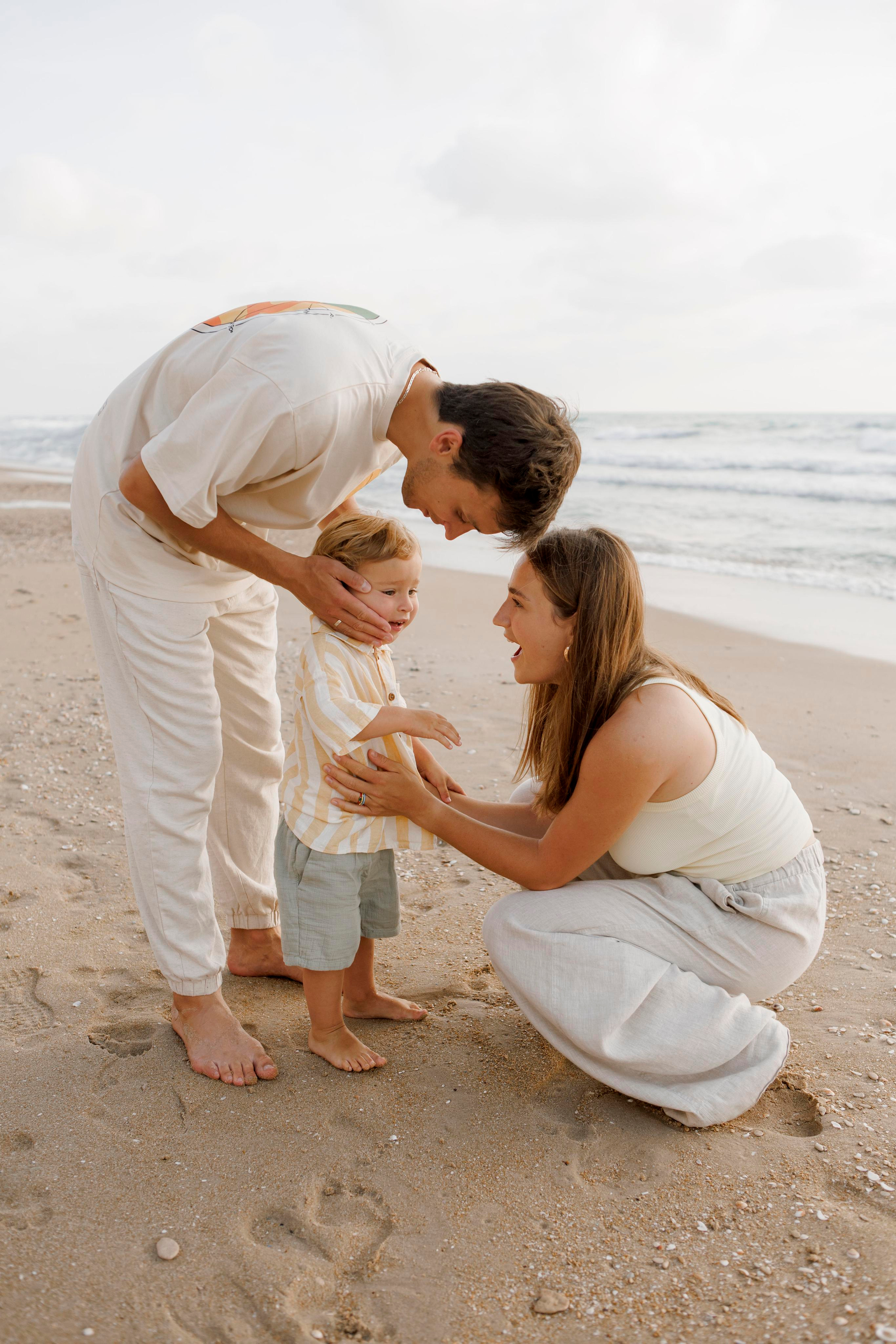 Family photoshoot near the sea (sunset). Главная