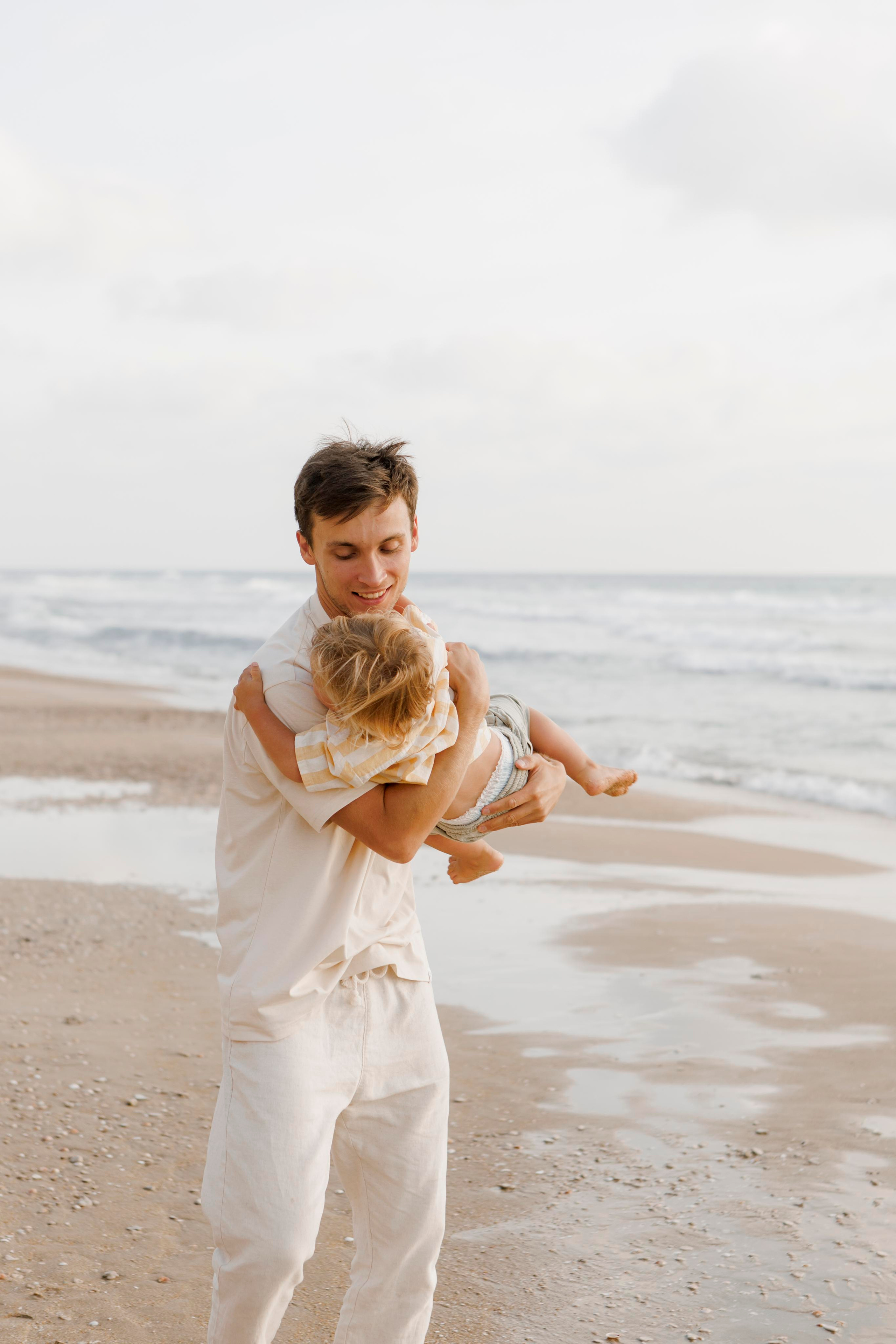 Family photoshoot near the sea (sunset). Главная