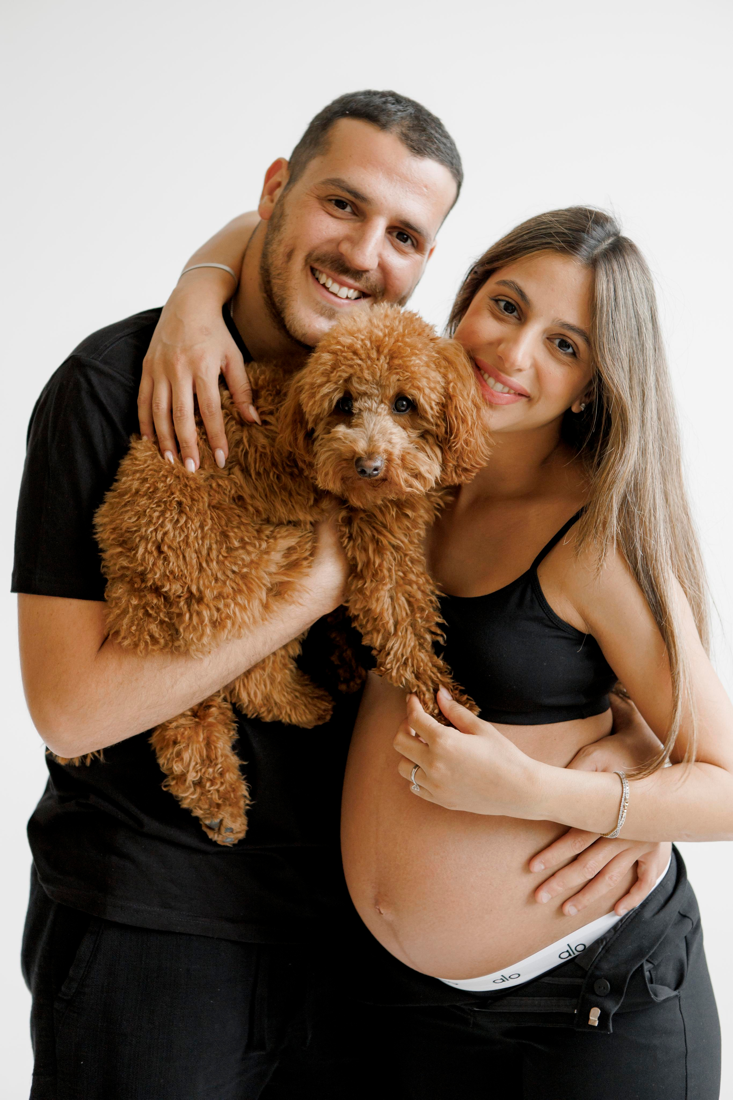 Pregnancy photoshoot inside the White studio. Главная