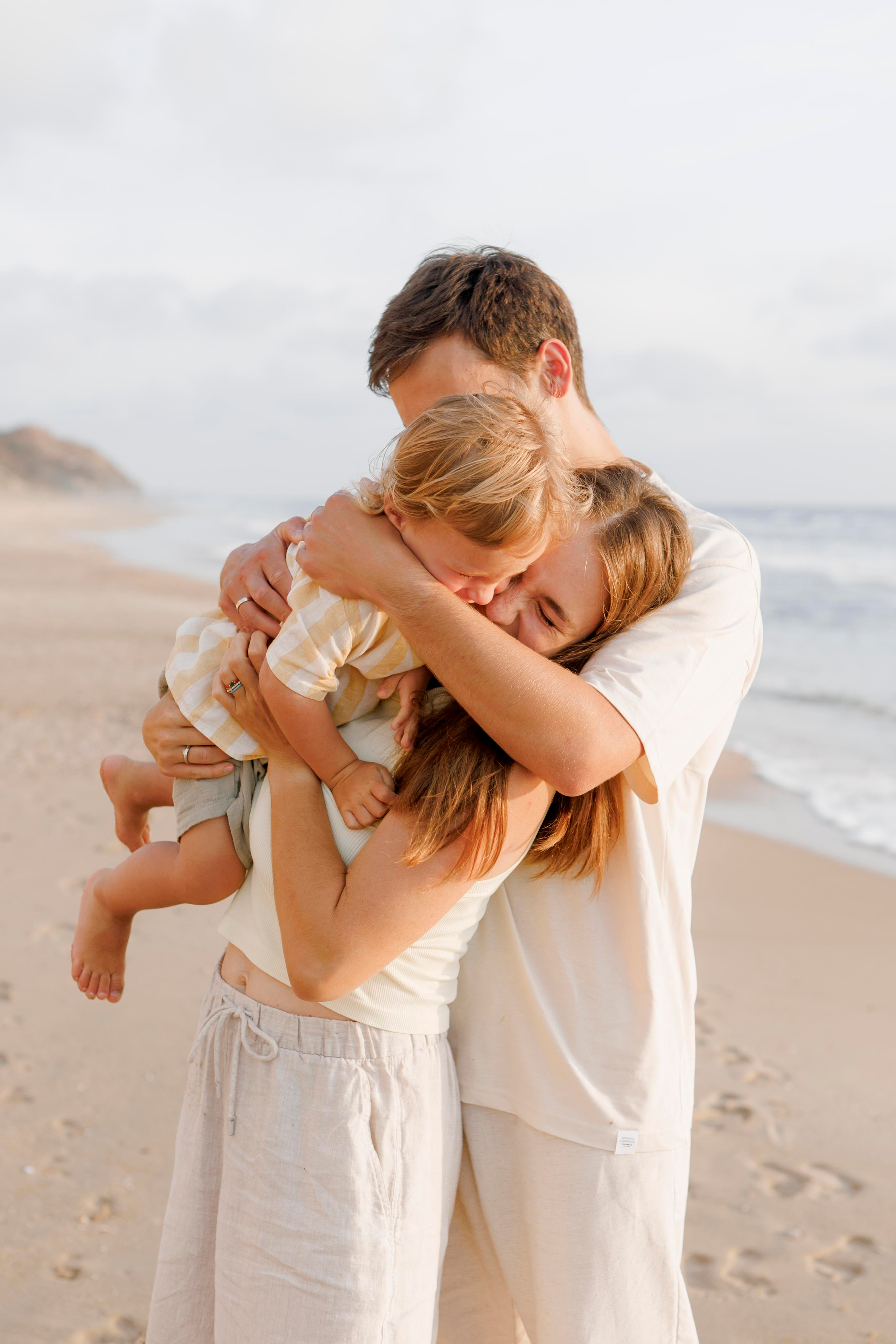 Family photoshoot near the sea (sunset). Главная