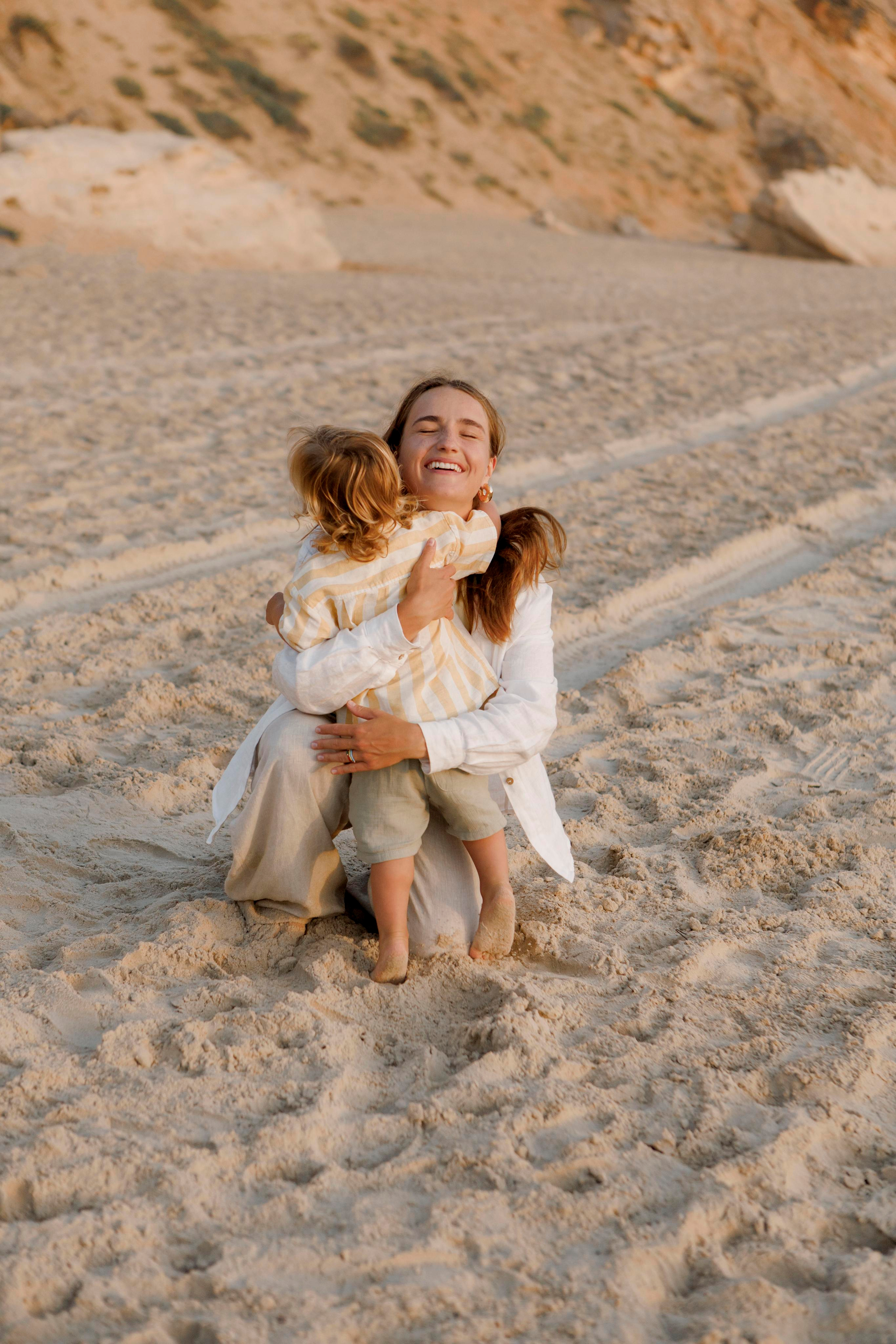 Family photoshoot near the sea (sunset). Главная