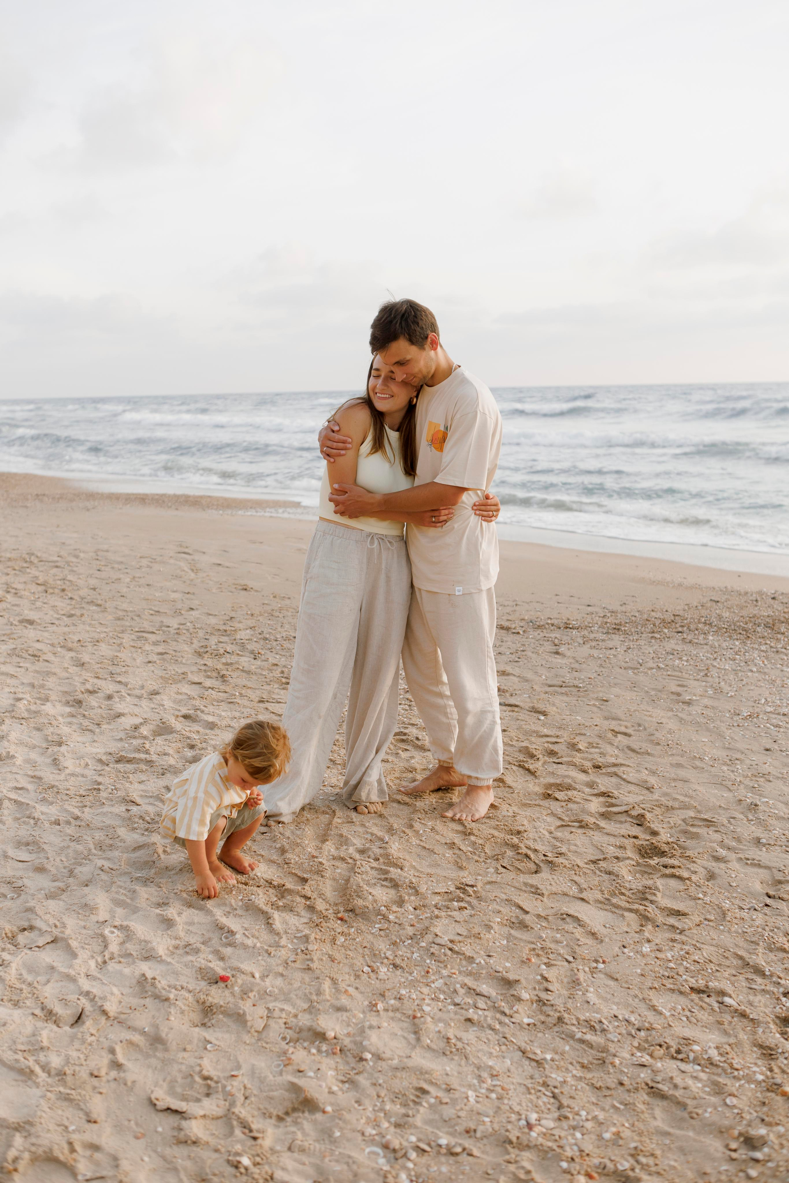 Family photoshoot near the sea (sunset). Главная
