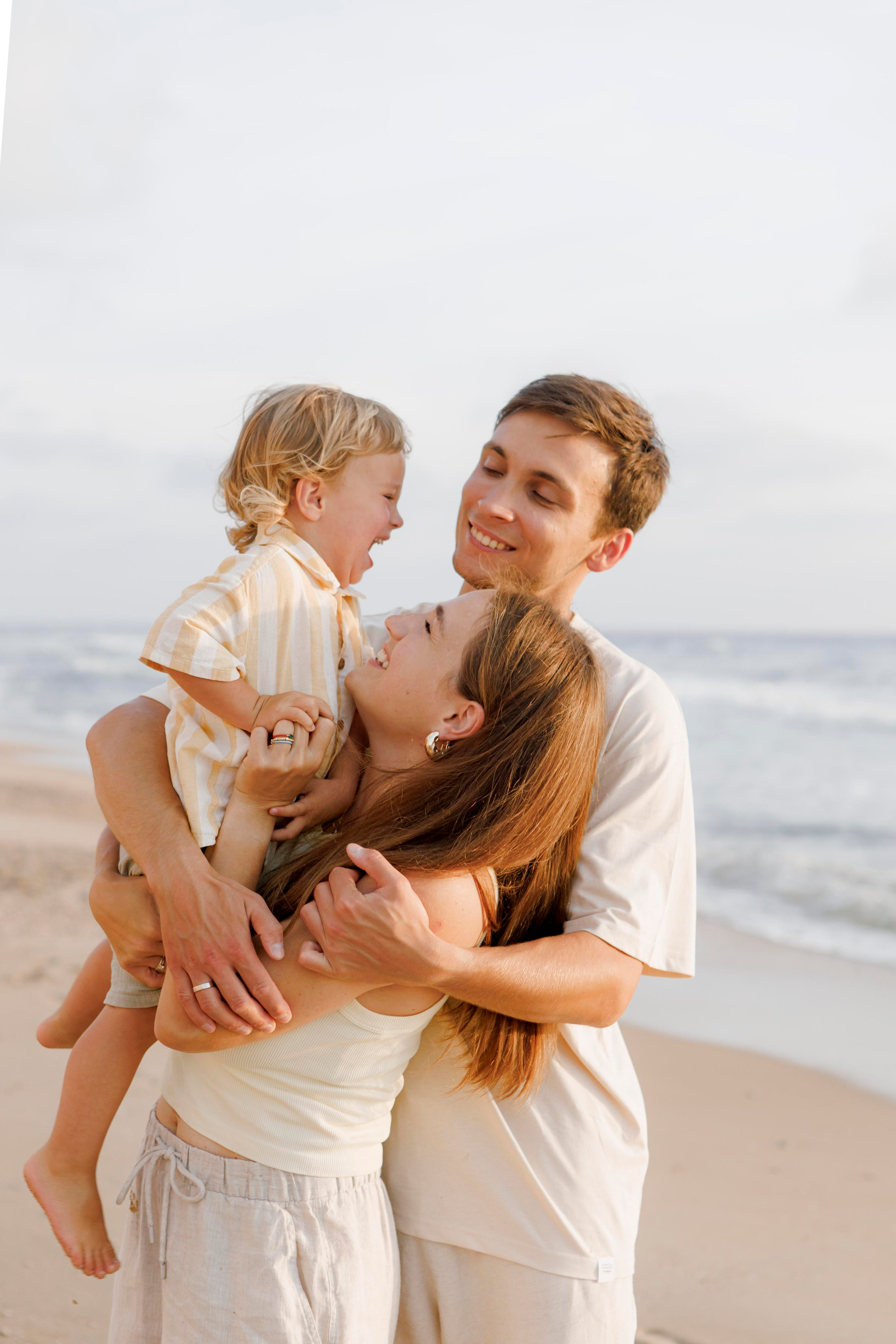 Family photoshoot near the sea (sunset). Главная