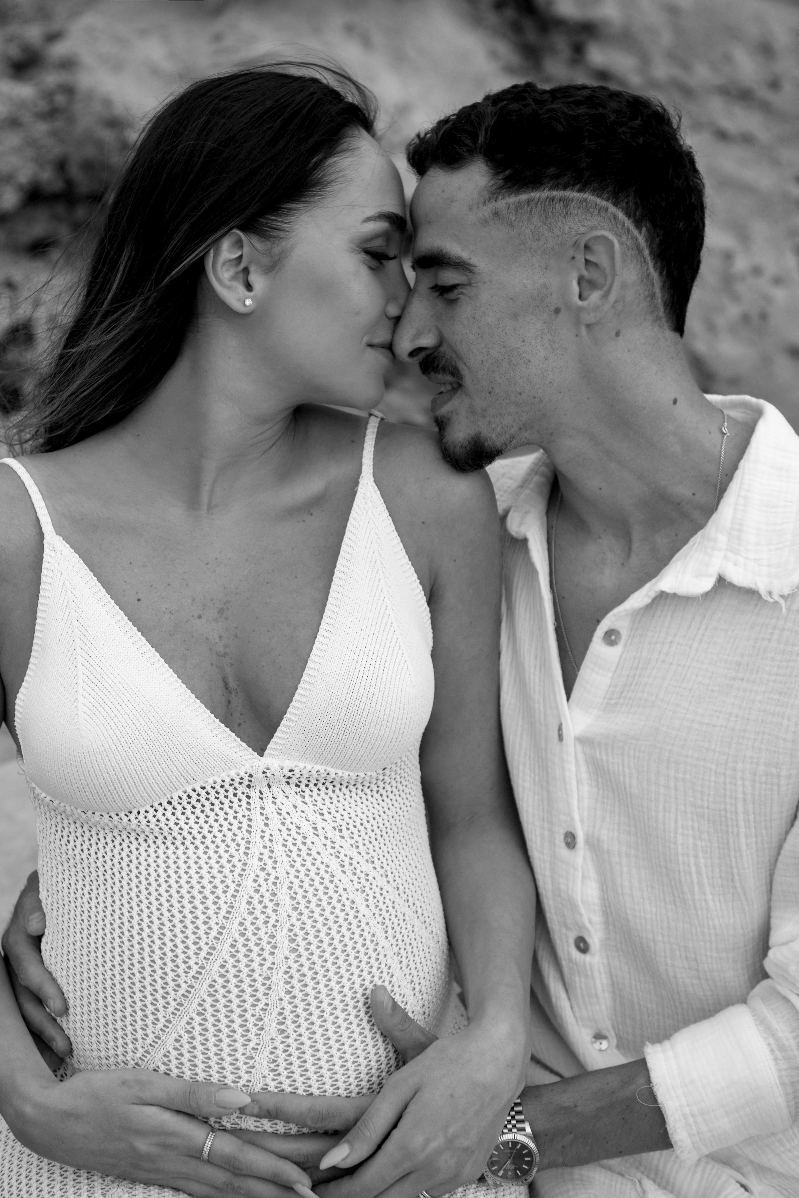 Pregnancy photoshoot near the sea. Главная