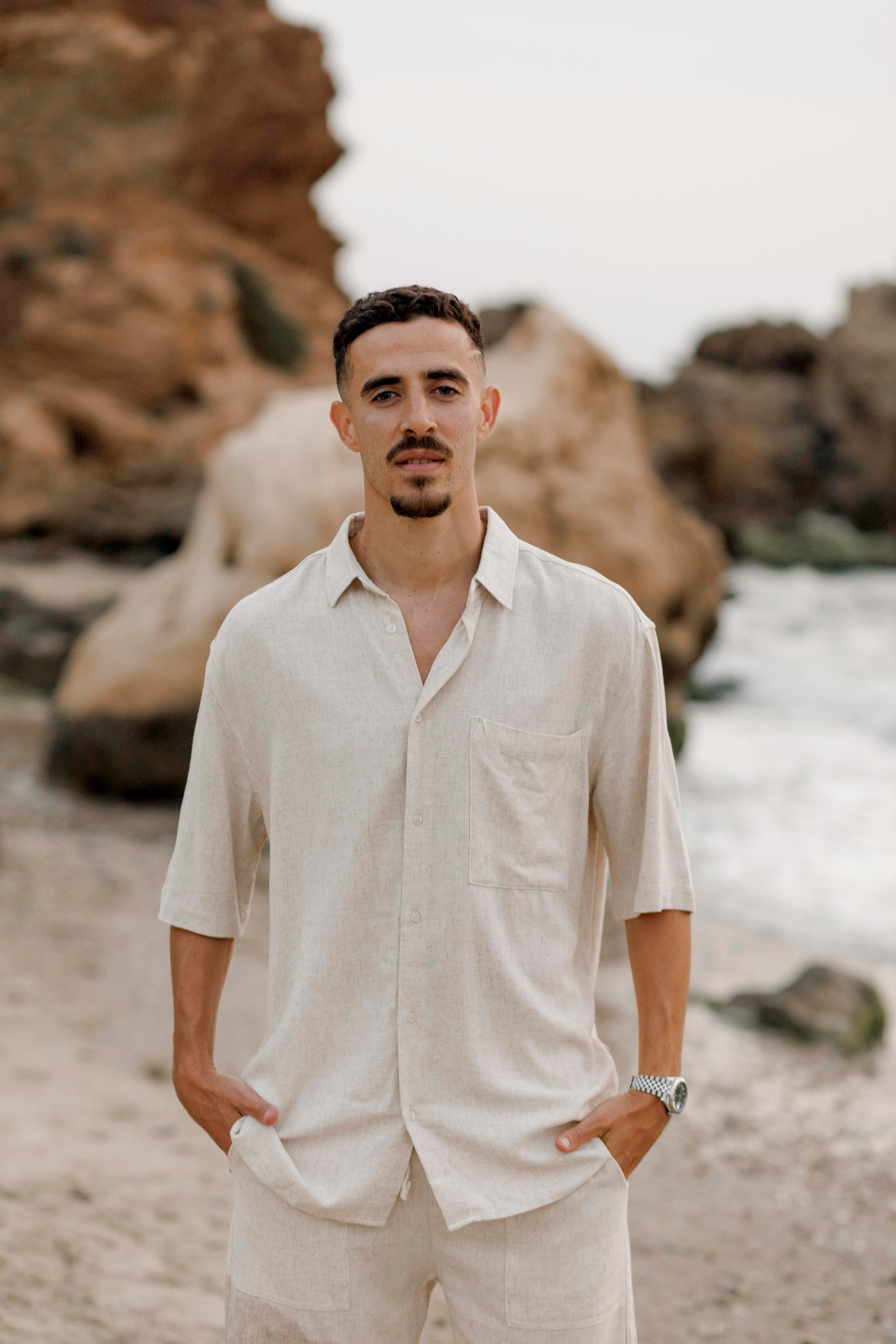 Pregnancy photoshoot near the sea. Главная