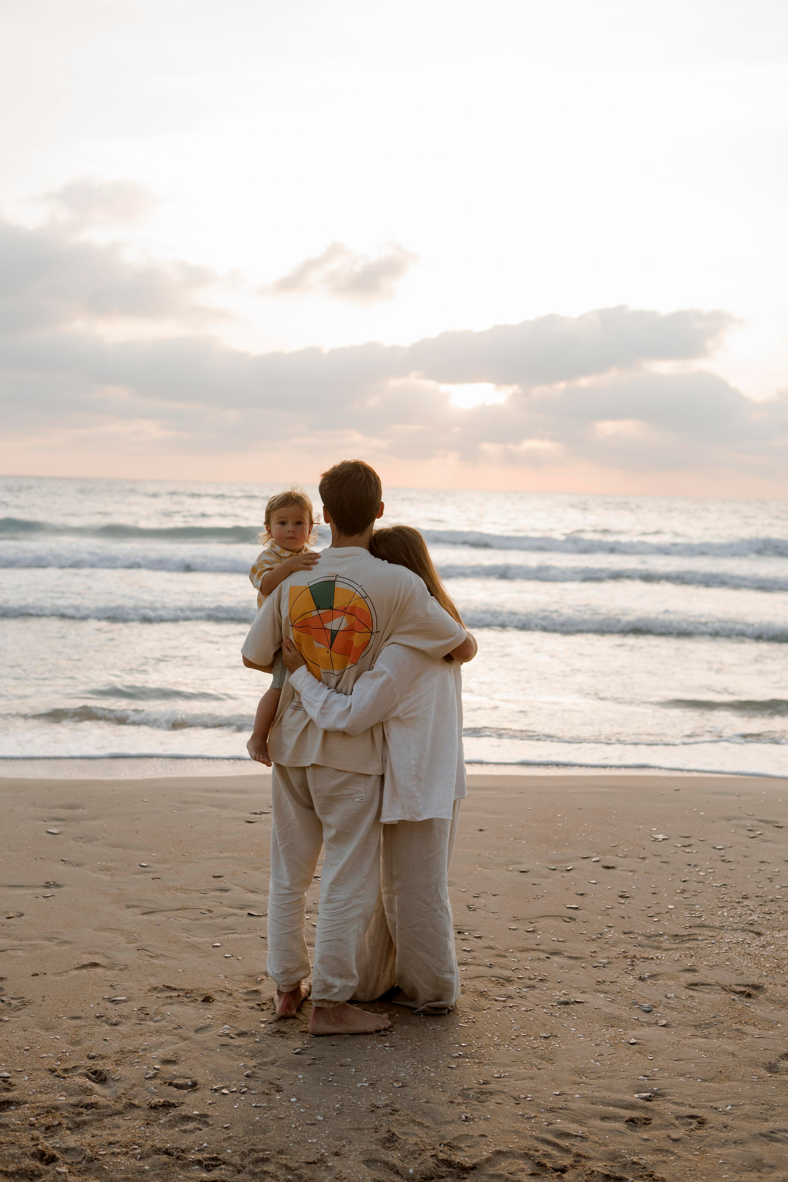 Family photoshoot near the sea (sunset). Главная