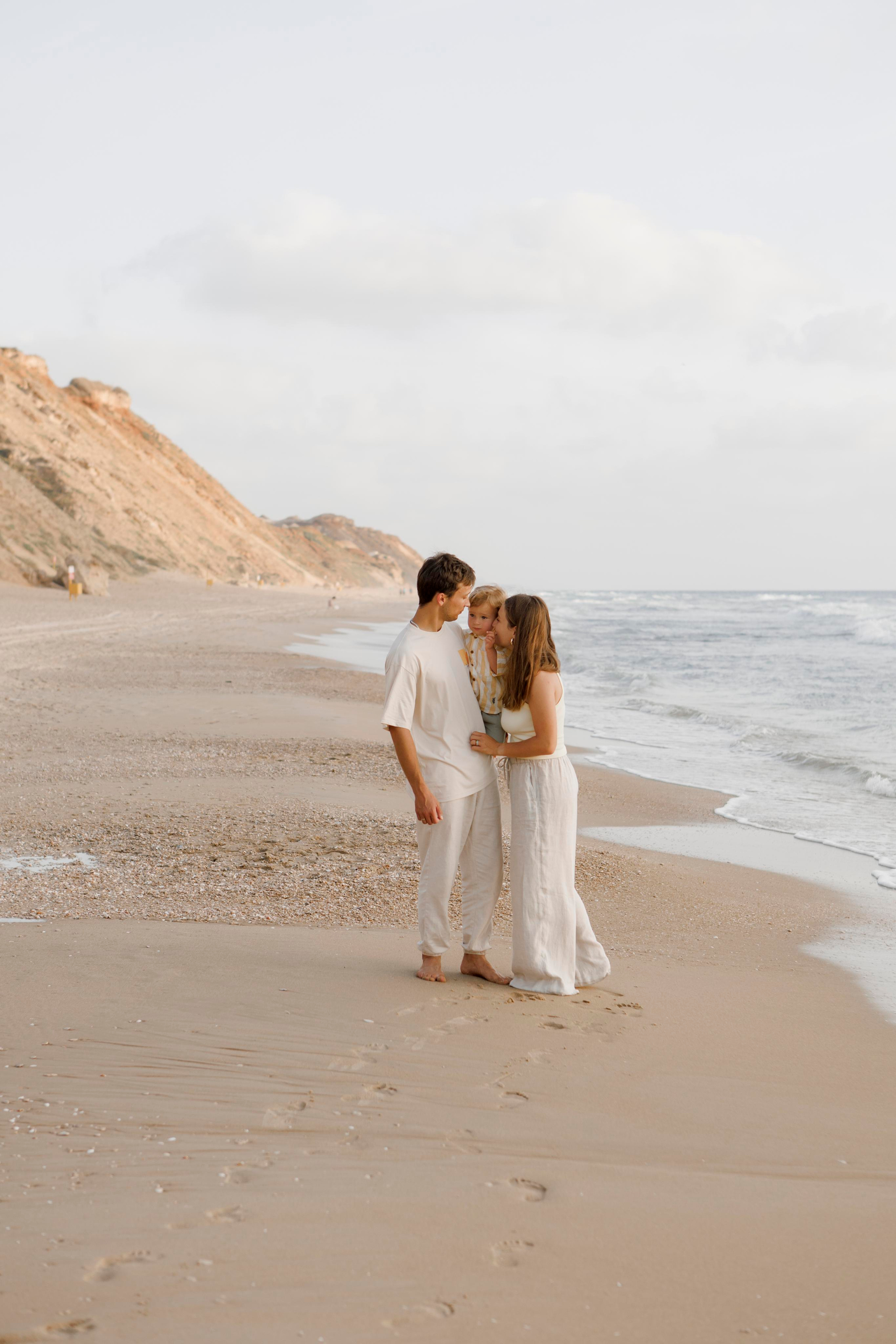 Family photoshoot near the sea (sunset). Главная