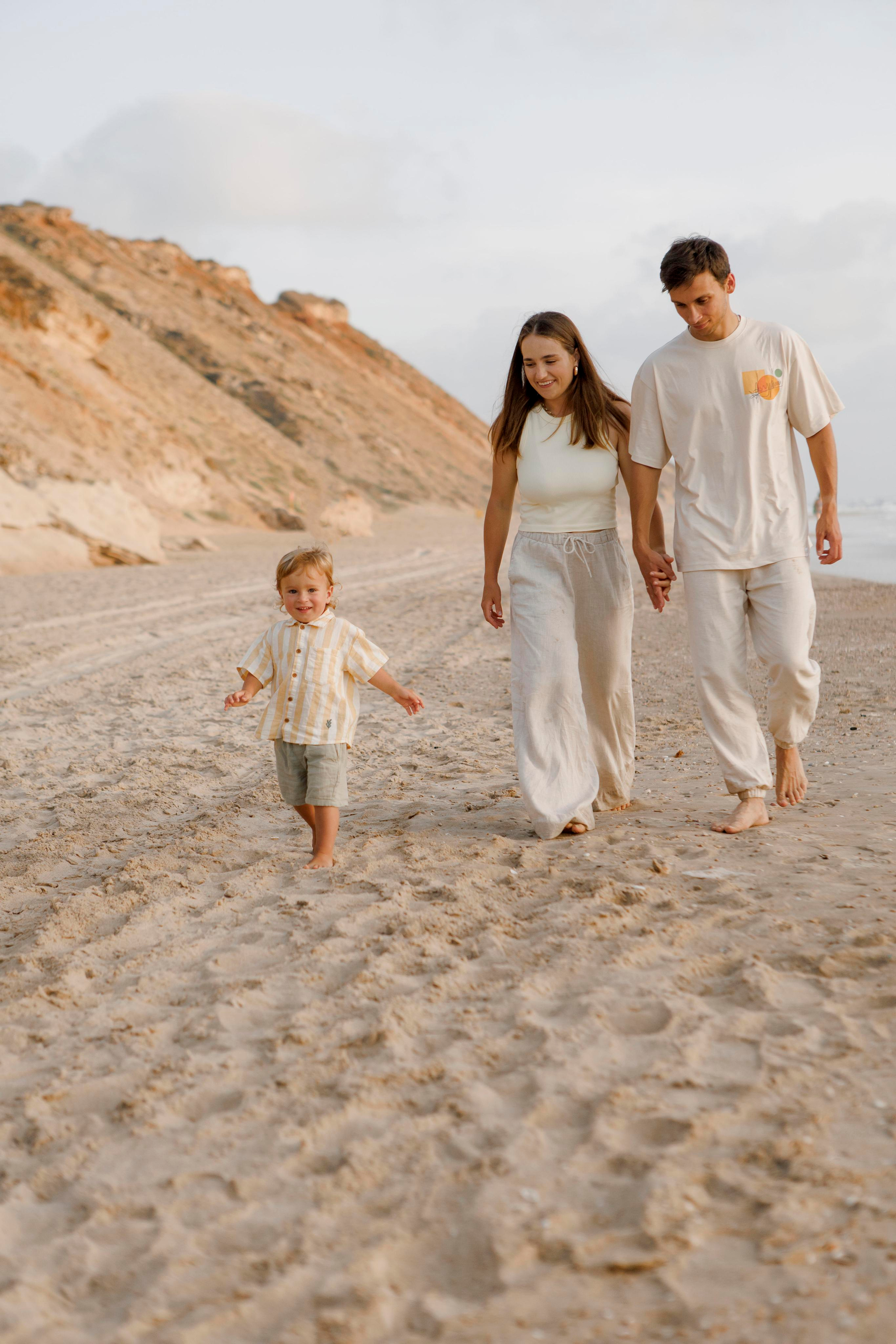 Family photoshoot near the sea (sunset). Главная