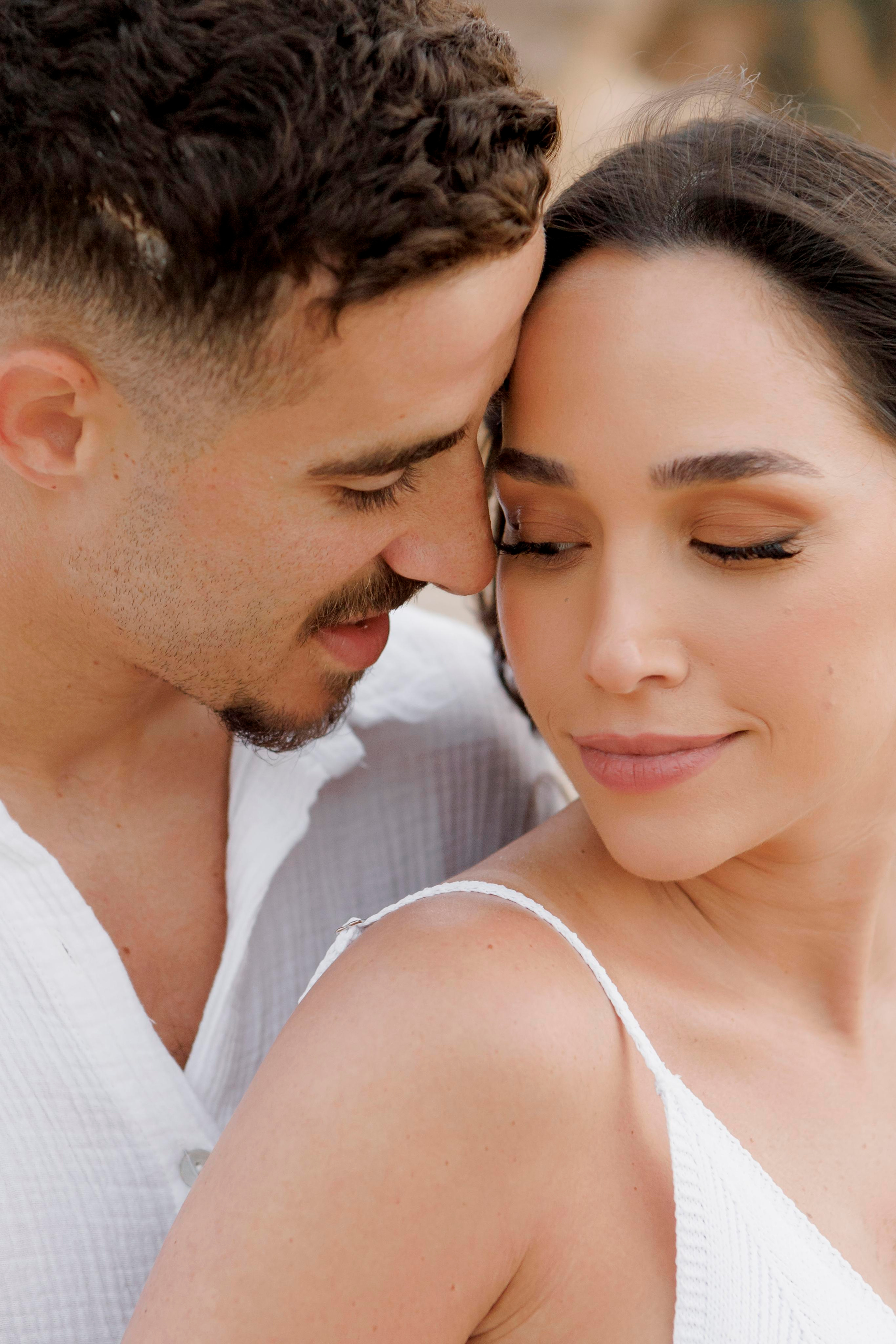 Pregnancy photoshoot near the sea. Главная