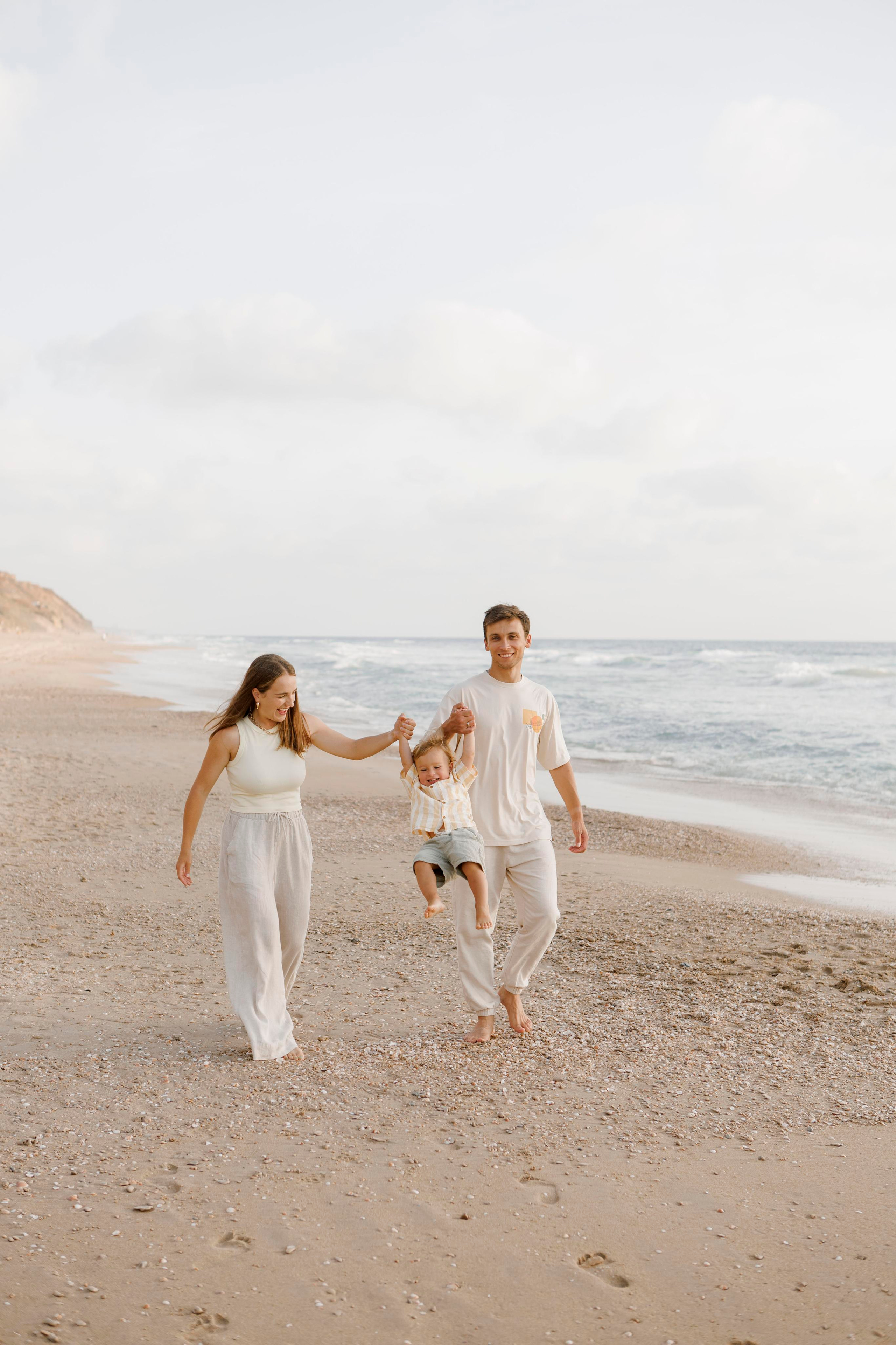 Family photoshoot near the sea (sunset). Главная
