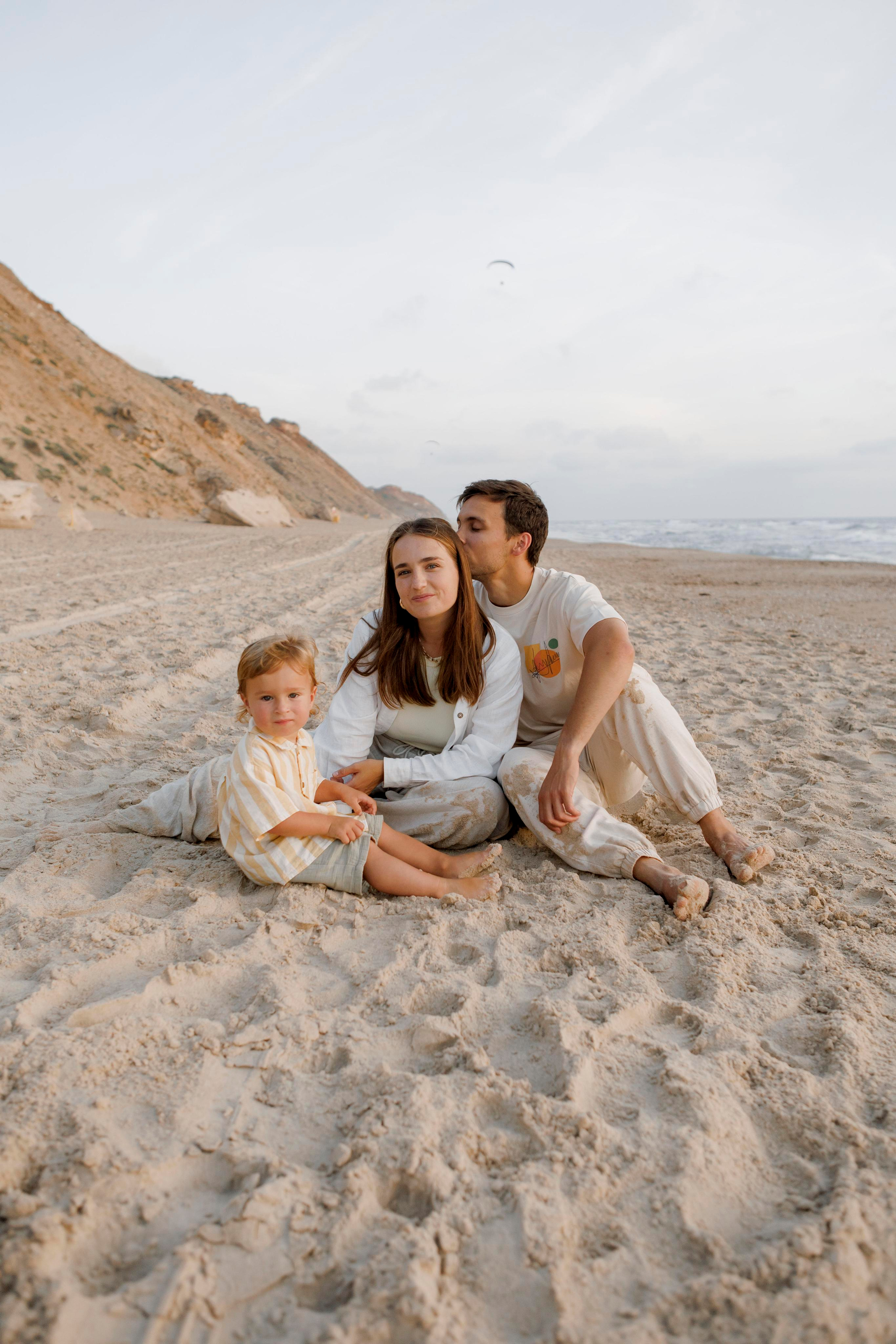 Family photoshoot near the sea (sunset). Главная