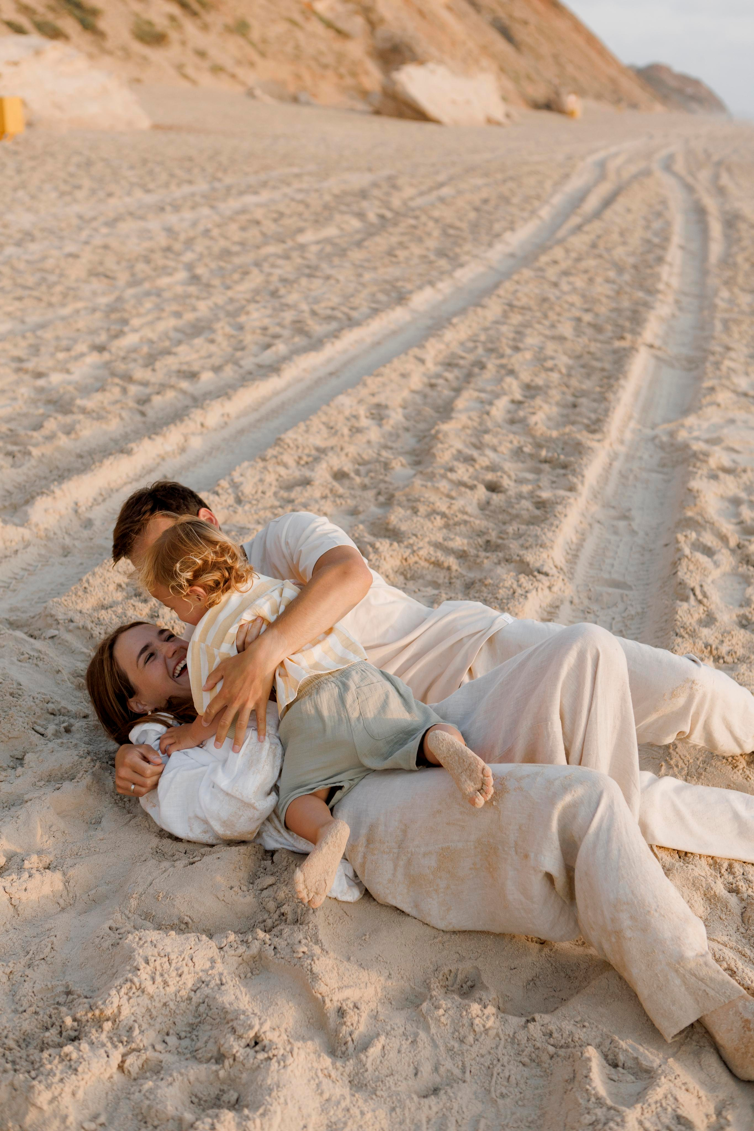 Family photoshoot near the sea (sunset). Главная
