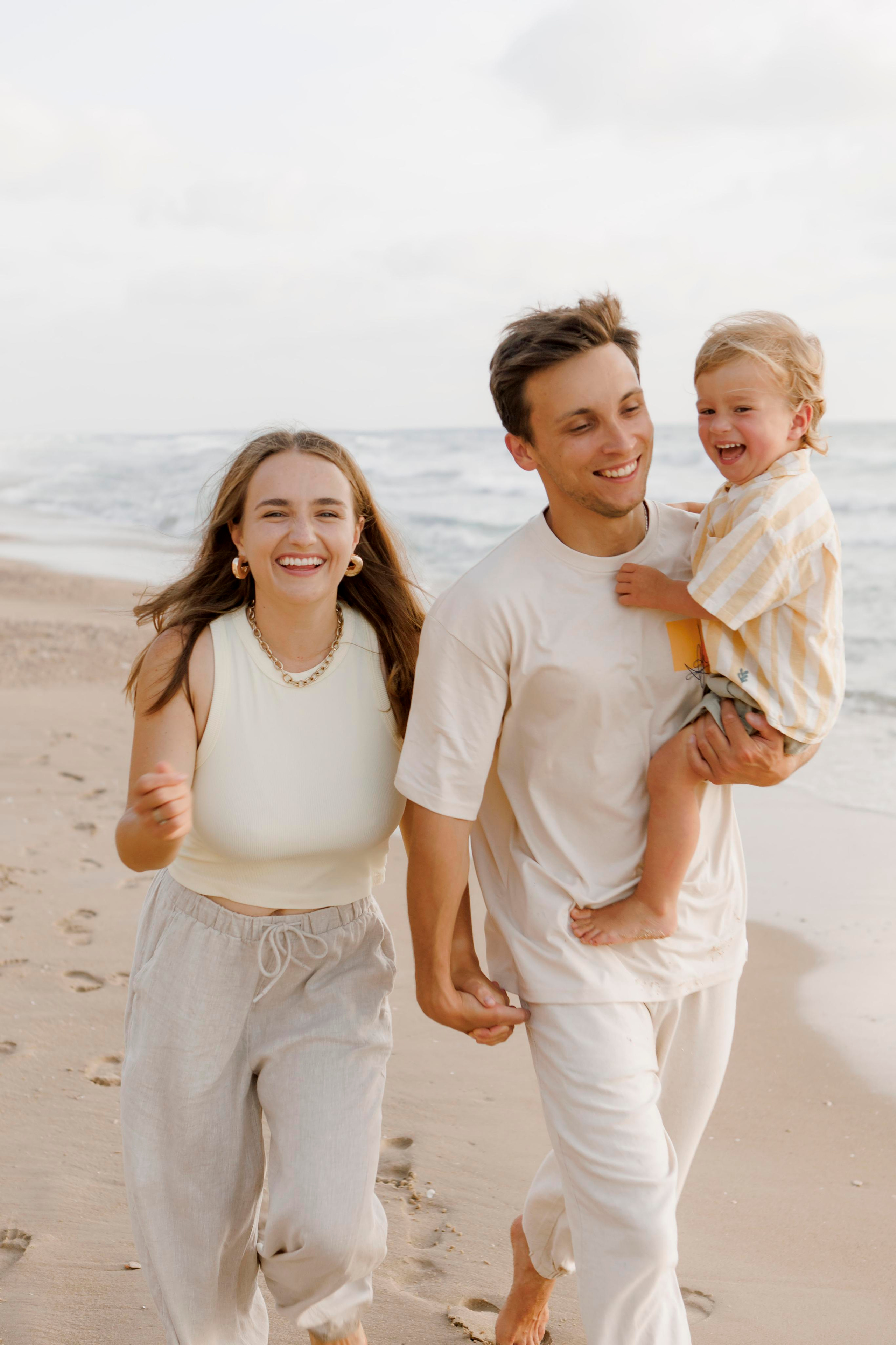 Family photoshoot near the sea (sunset). Главная