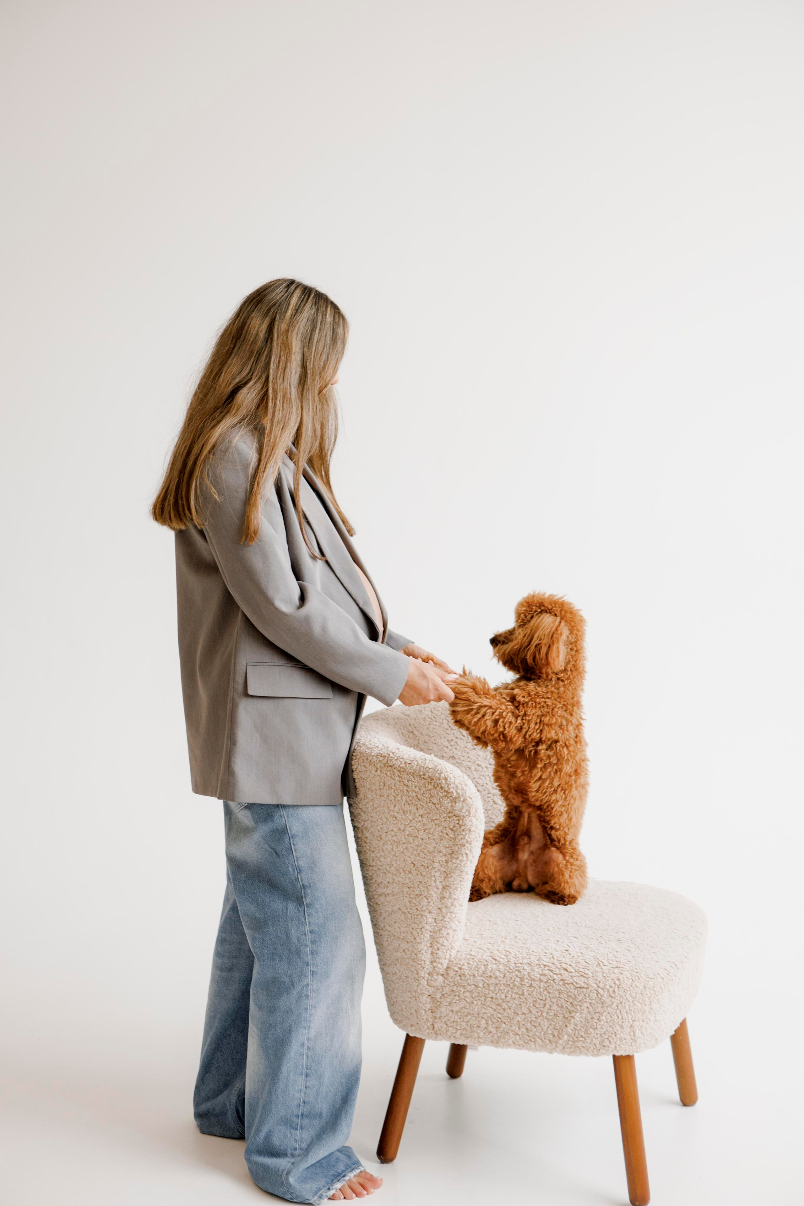 Pregnancy photoshoot inside the White studio. Главная