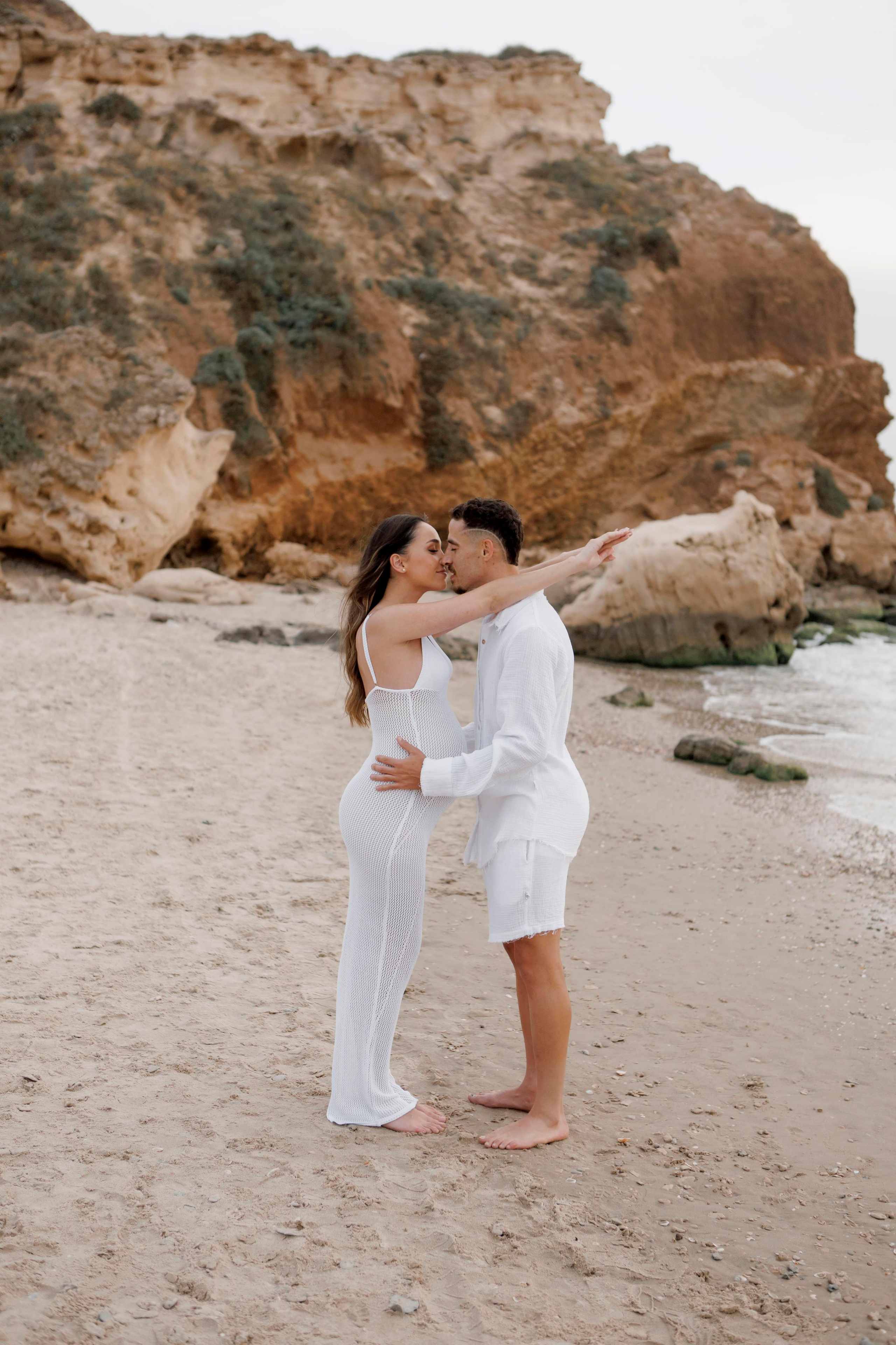 Pregnancy photoshoot near the sea. Главная
