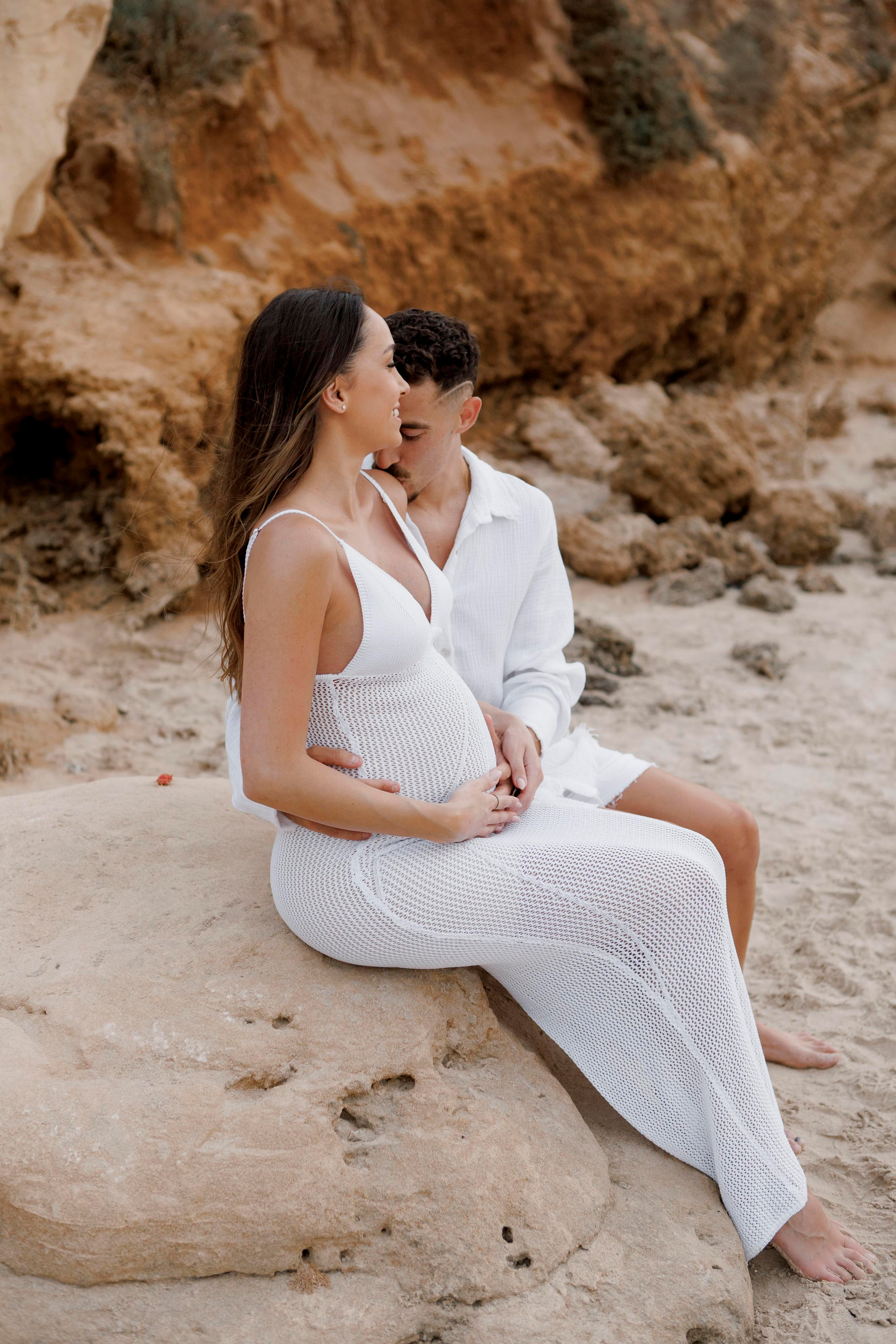 Pregnancy photoshoot near the sea. Главная