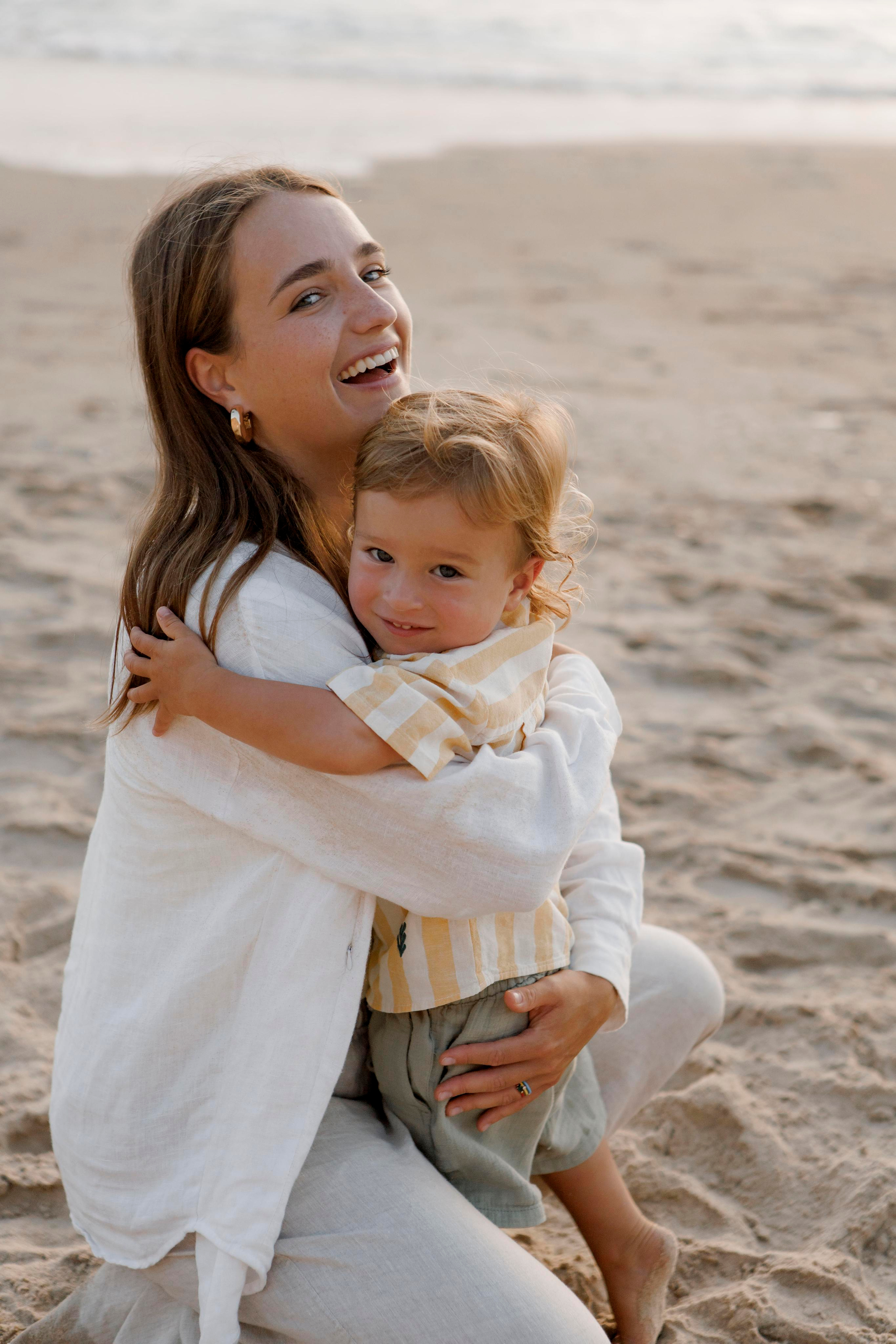 Family photoshoot near the sea (sunset). Главная