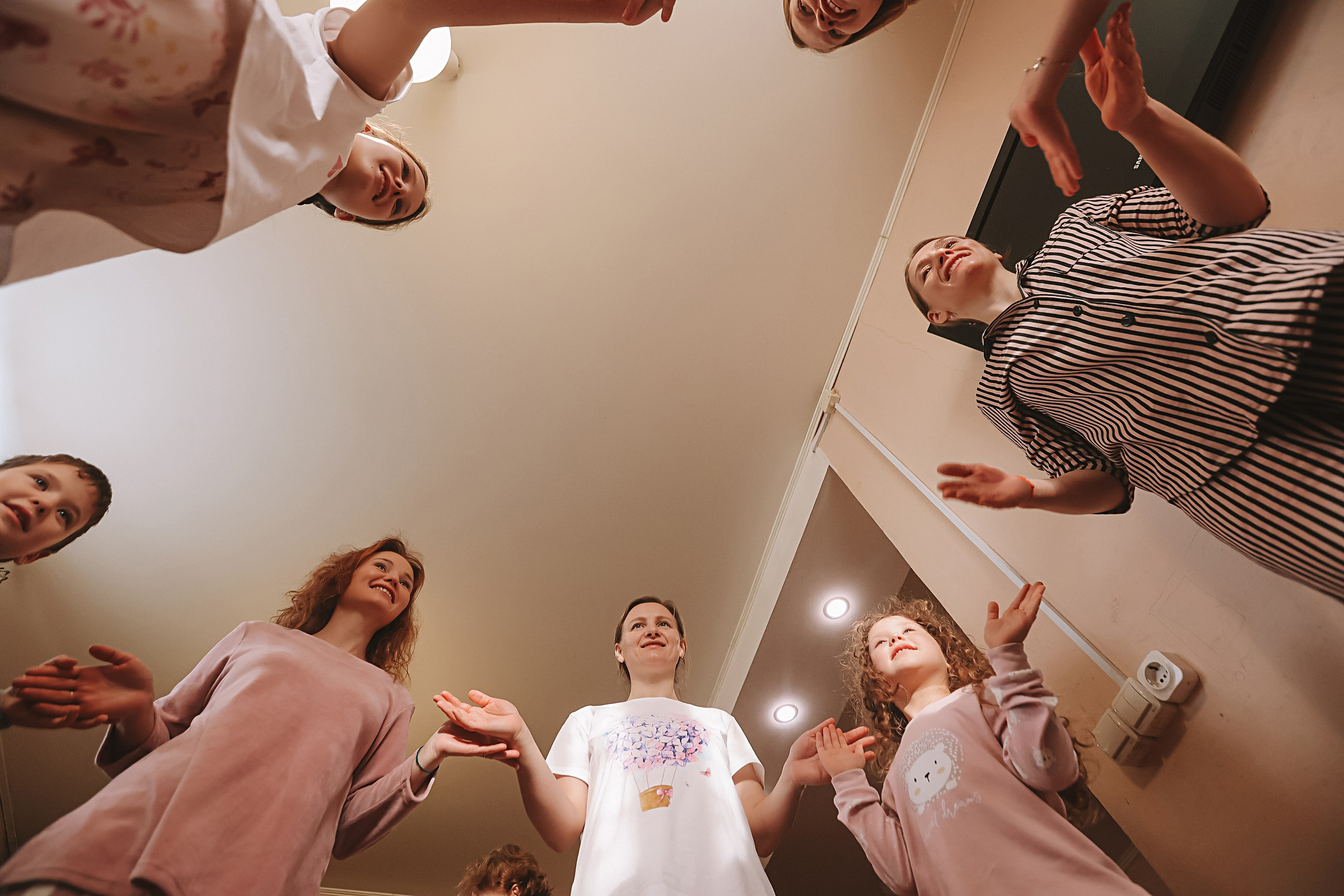 Большая семья репортаж. Семейный фотограф Тюмень, фотограф на роды Салмина Мария