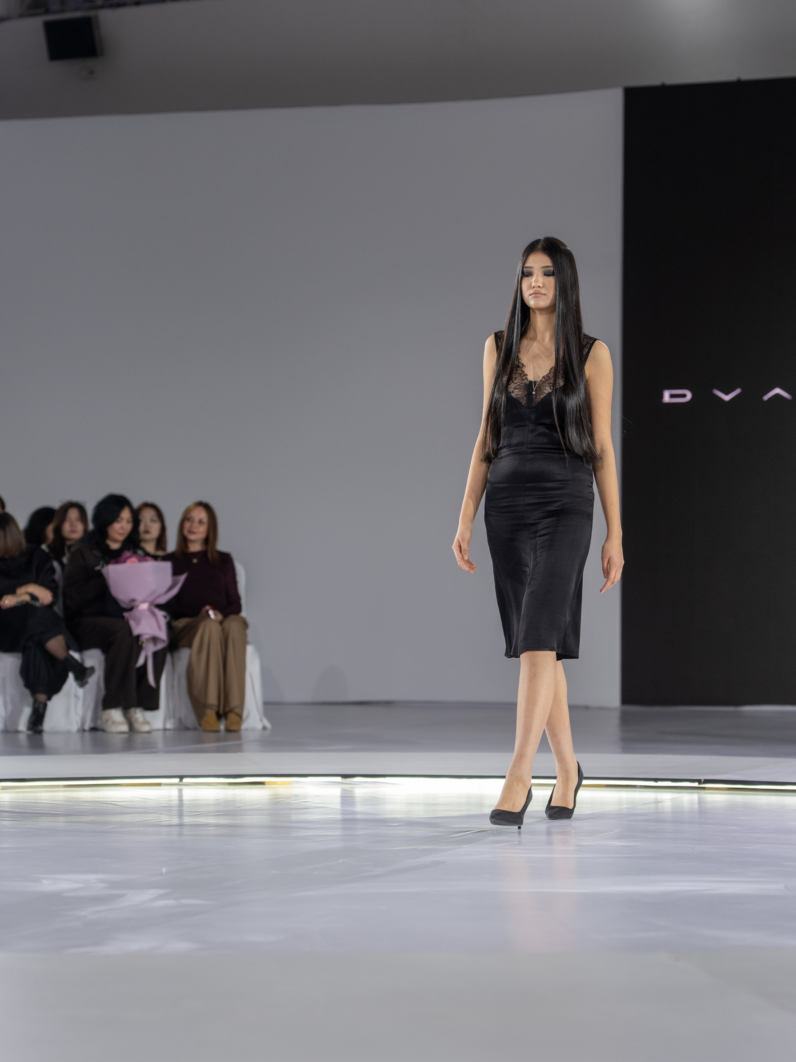 Дизайн DVALI. Сайт Алматинского НЮ АРТ, будуар и фэшн фотографа Дениса Карпенко