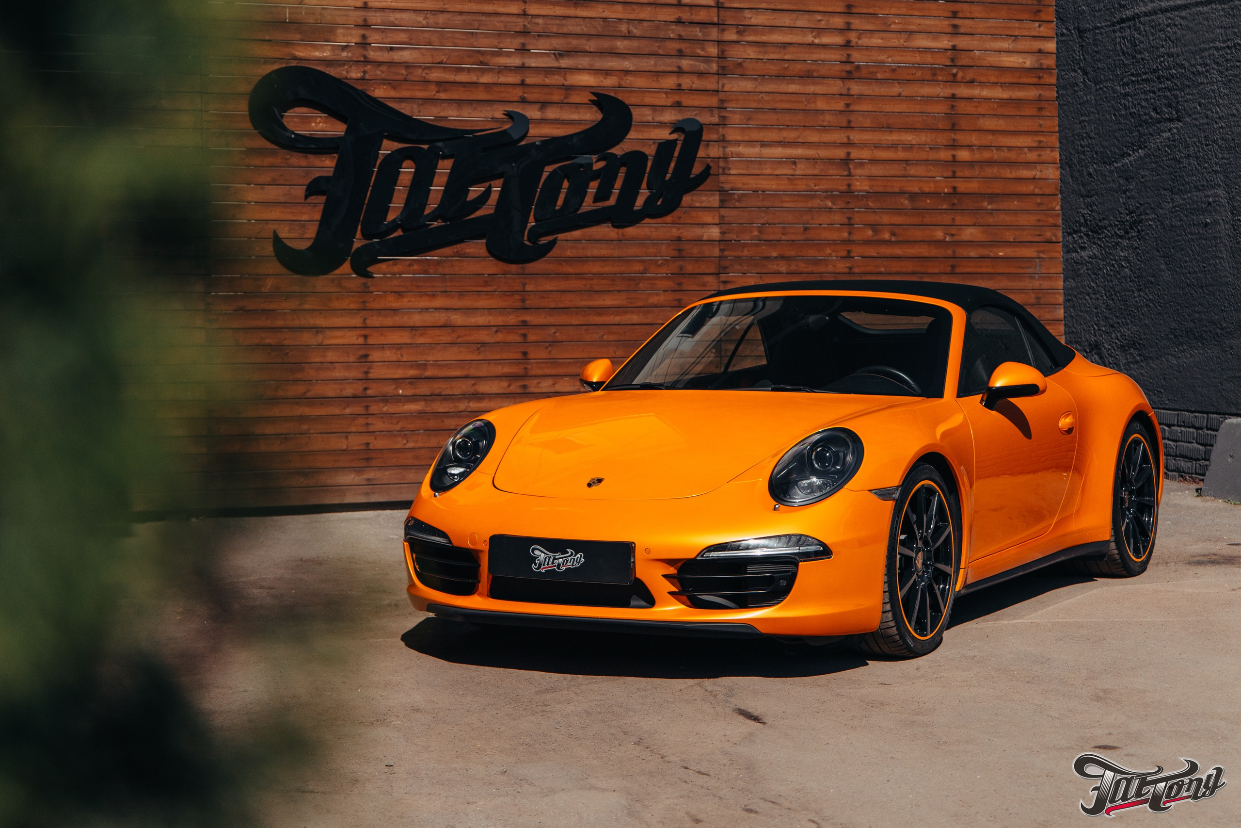 Porsche 911 оранжевый замена ремней безопасности. DeLorein