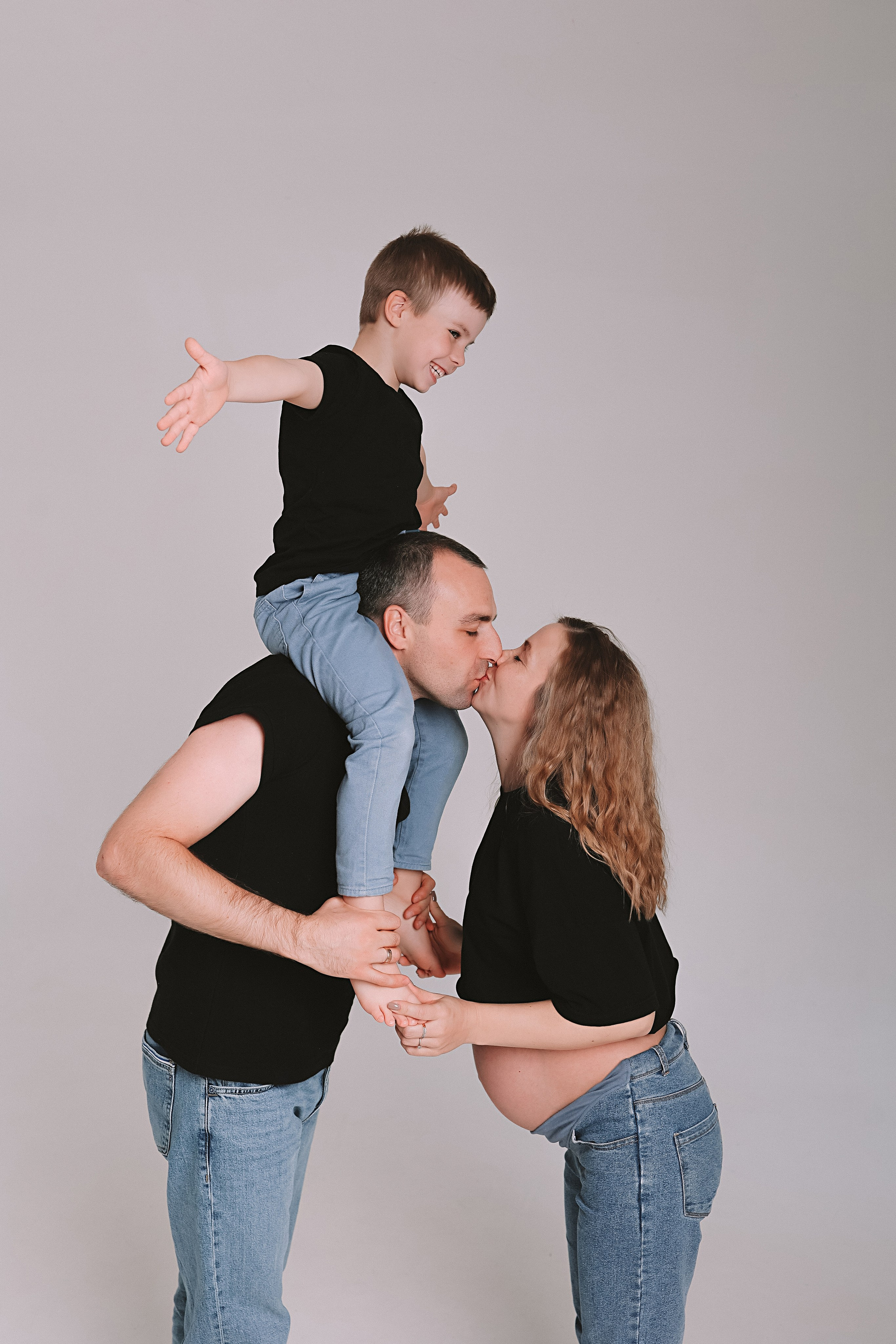 Фататум циклорама и зал. Семейный фотограф Тюмень, фотограф на роды Салмина Мария